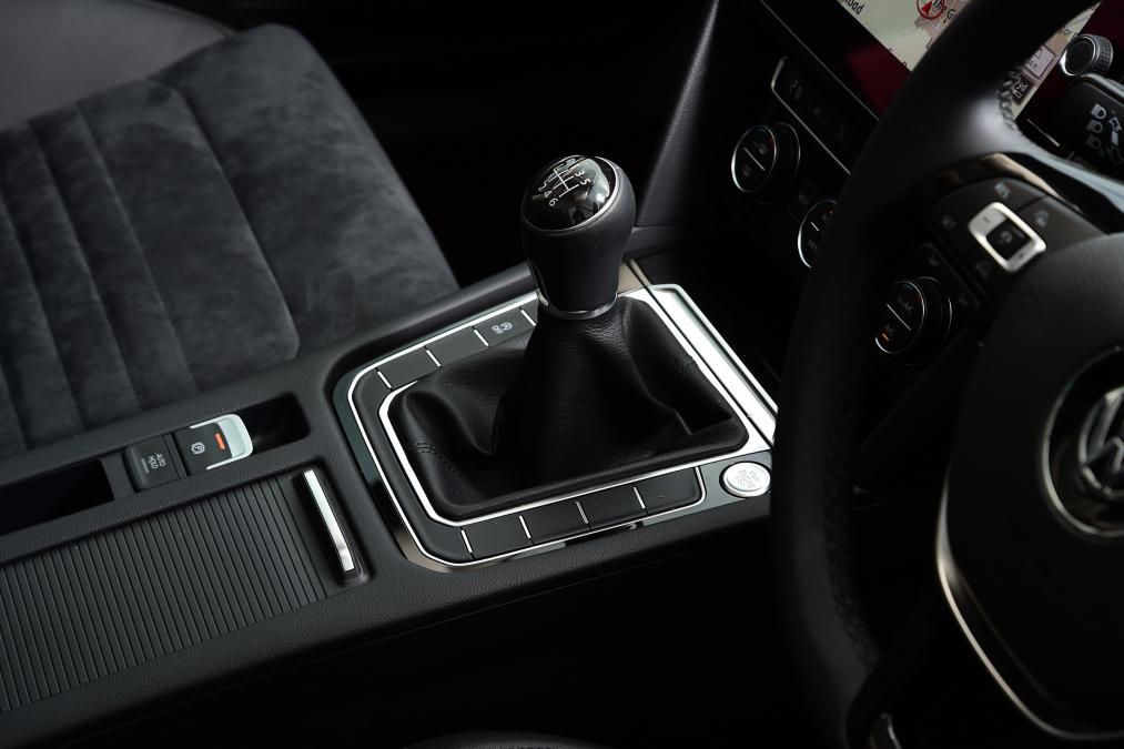 Used Volkswagen Passat - transmission