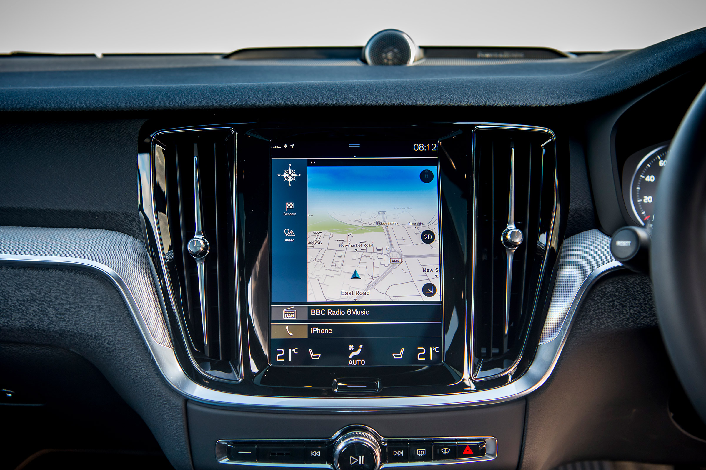 Volvo V60 T8 Twin Engine - sat-nav