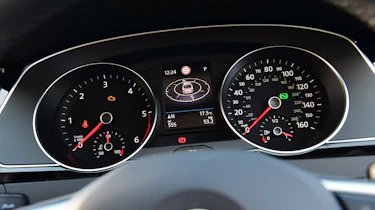Volkswagen Passat - dials