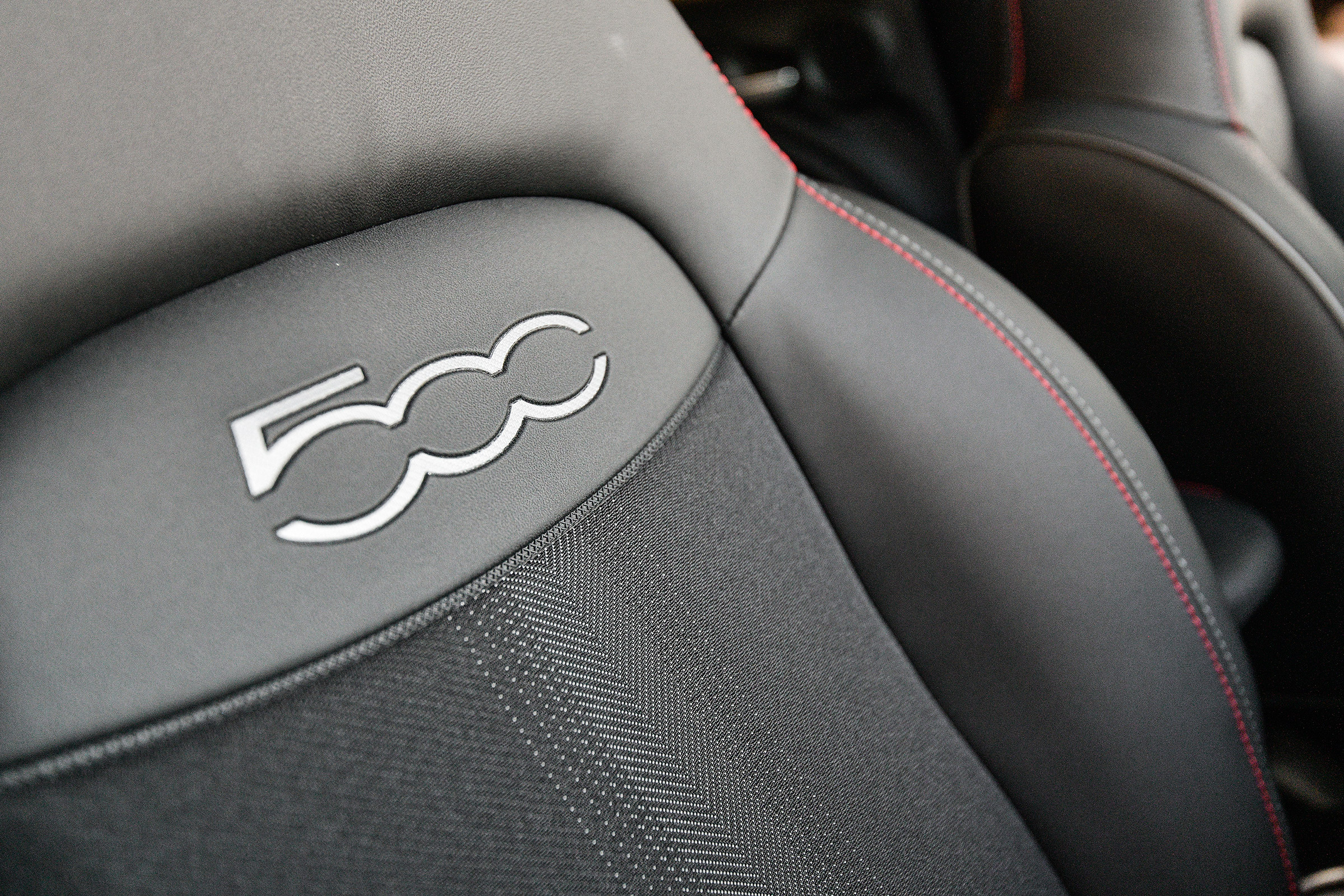 Fiat 500 X Sport - seat detail