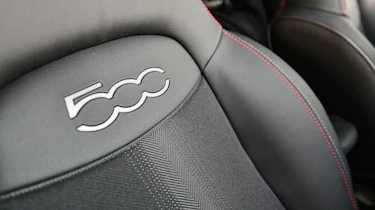 Fiat 500 X Sport - seat detail