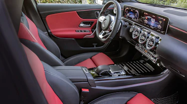 Mercedes A 250 e - front seats