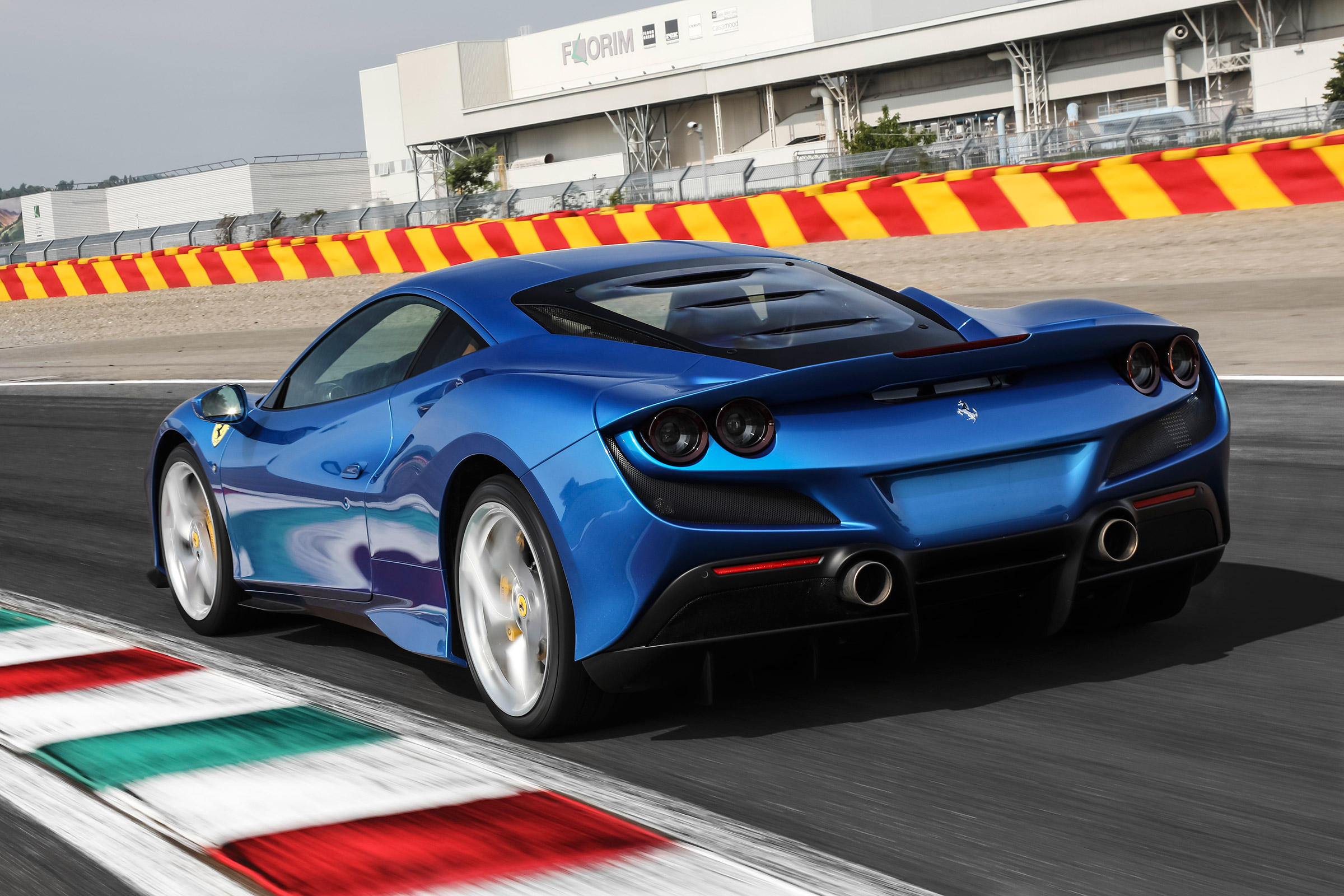 Ferrari F8 Tributo - rear tracking