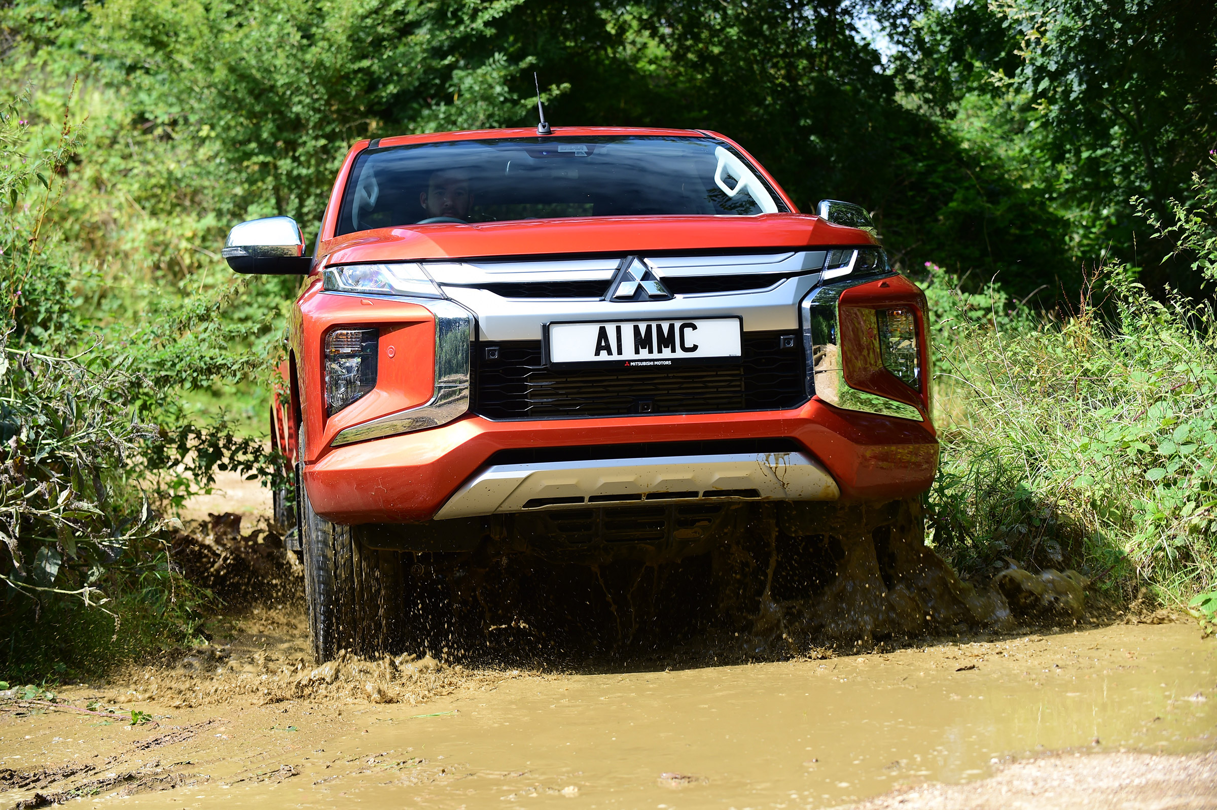 Mitsubishi L200 - full front