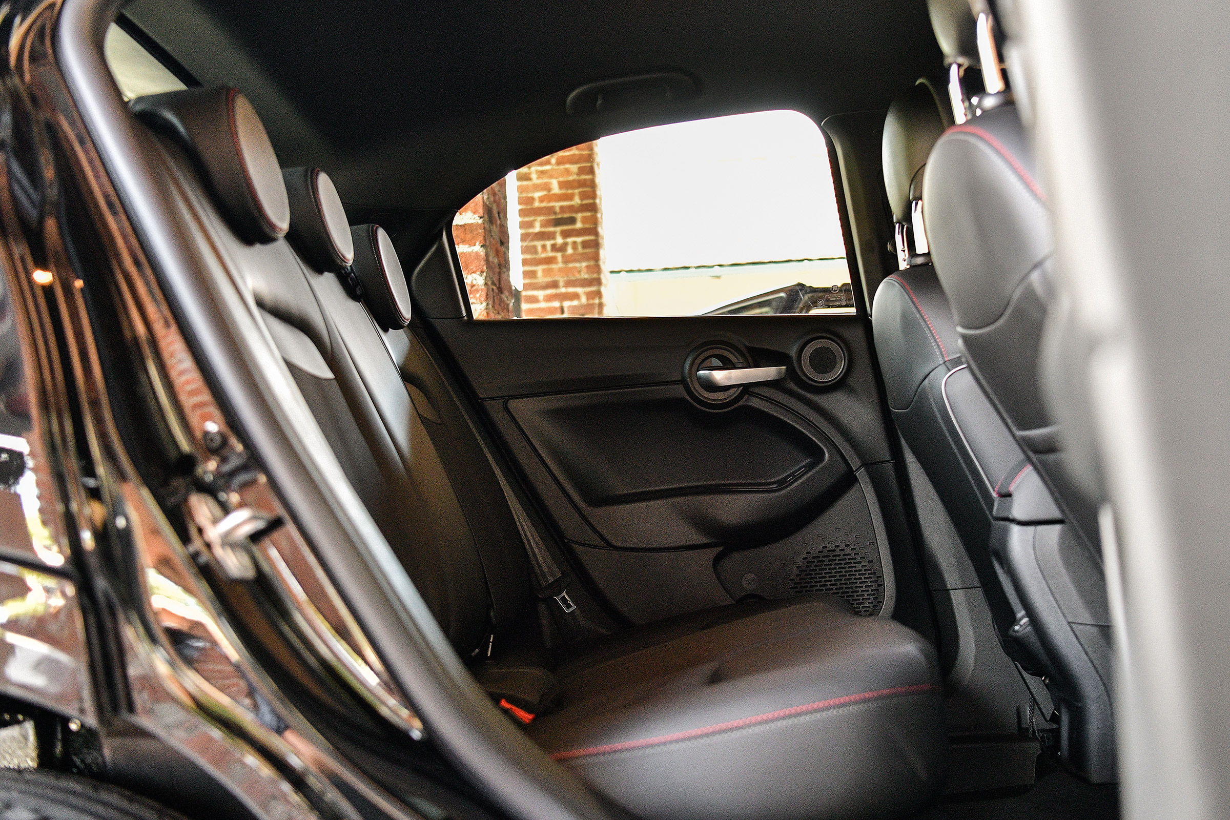 Fiat 500 X Sport - rear seats