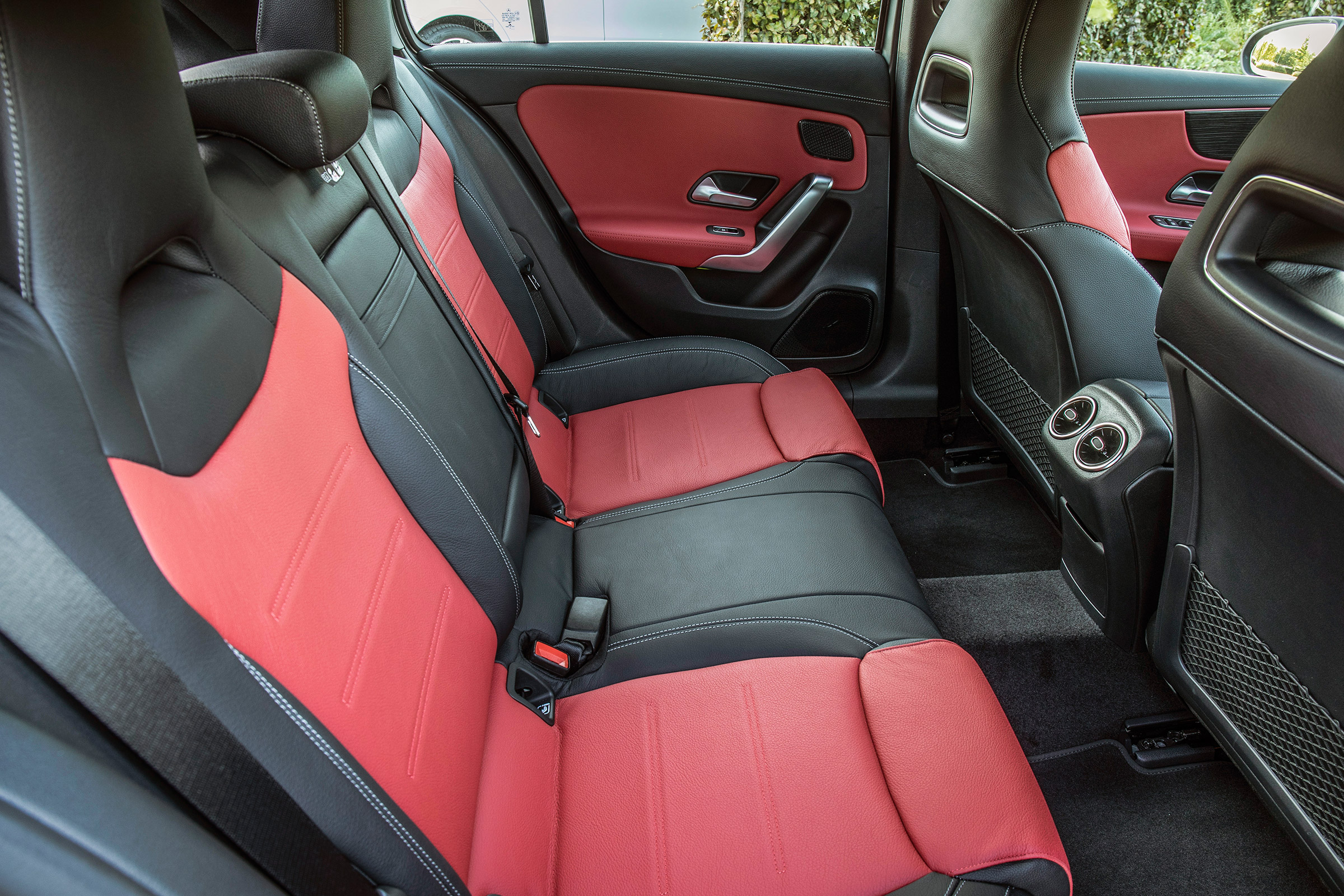 Mercedes A 250 e - rear seats