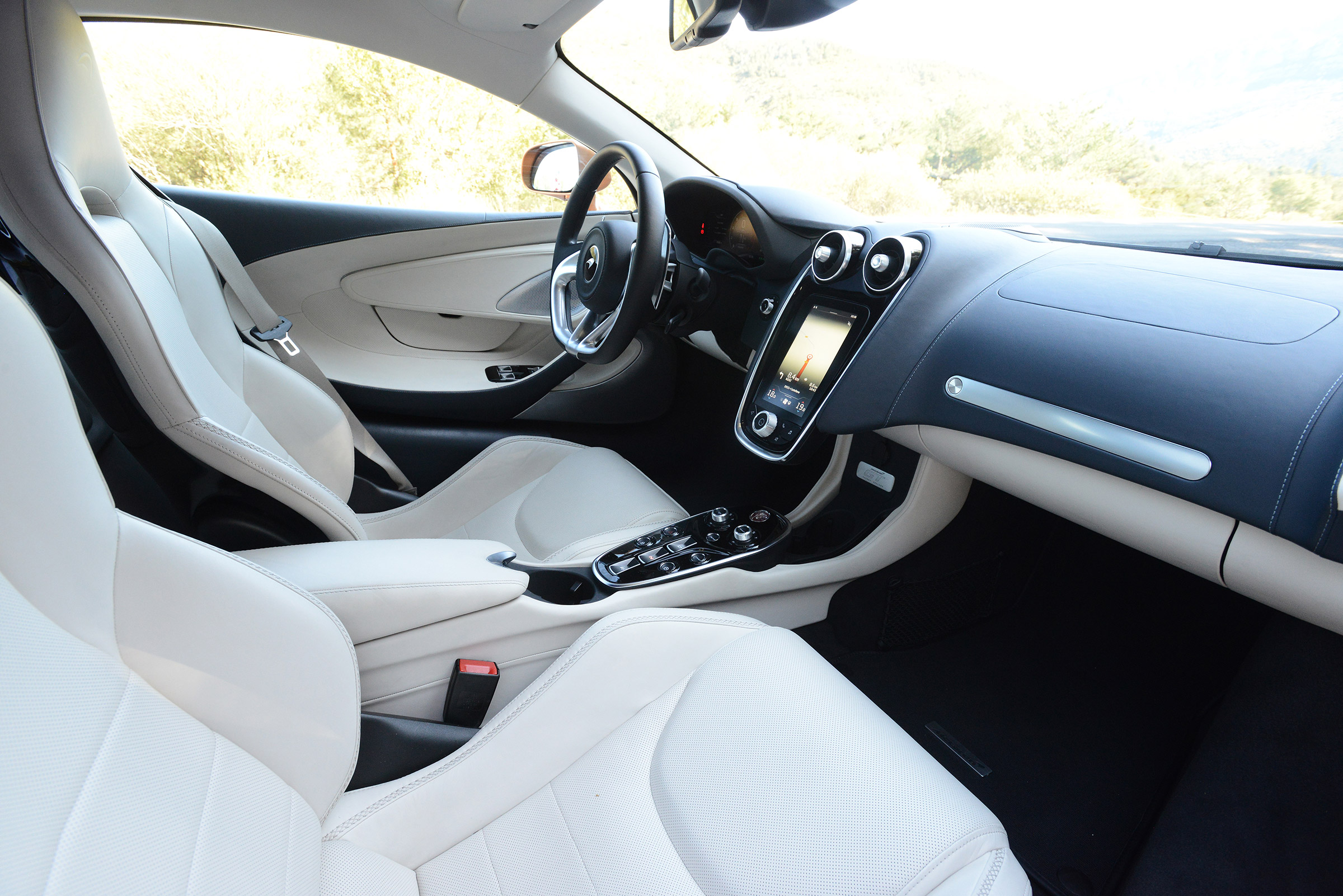 McLaren GT - seats