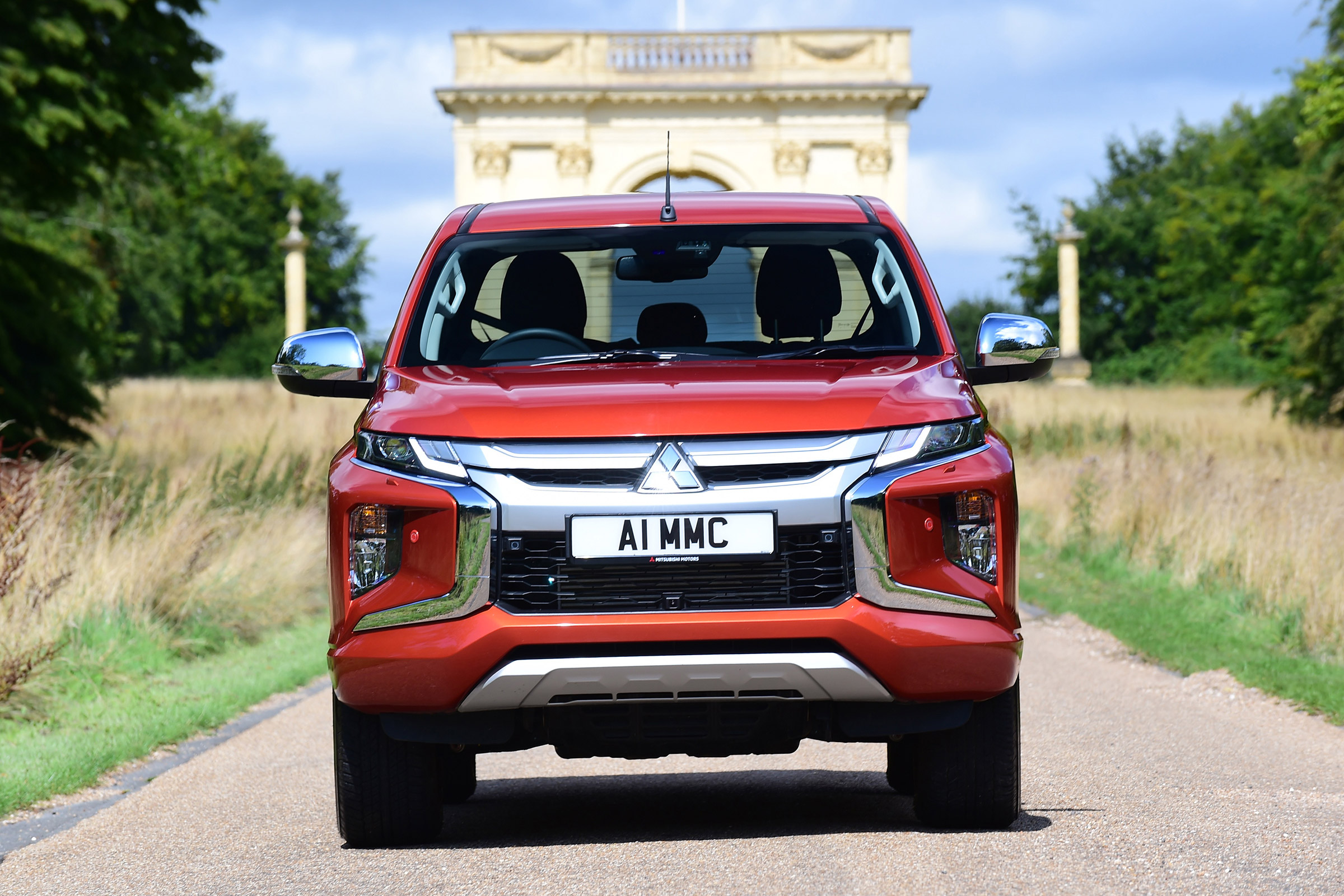 Mitsubishi L200 - front static