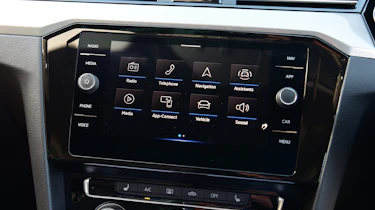 Volkswagen Passat - infotainment