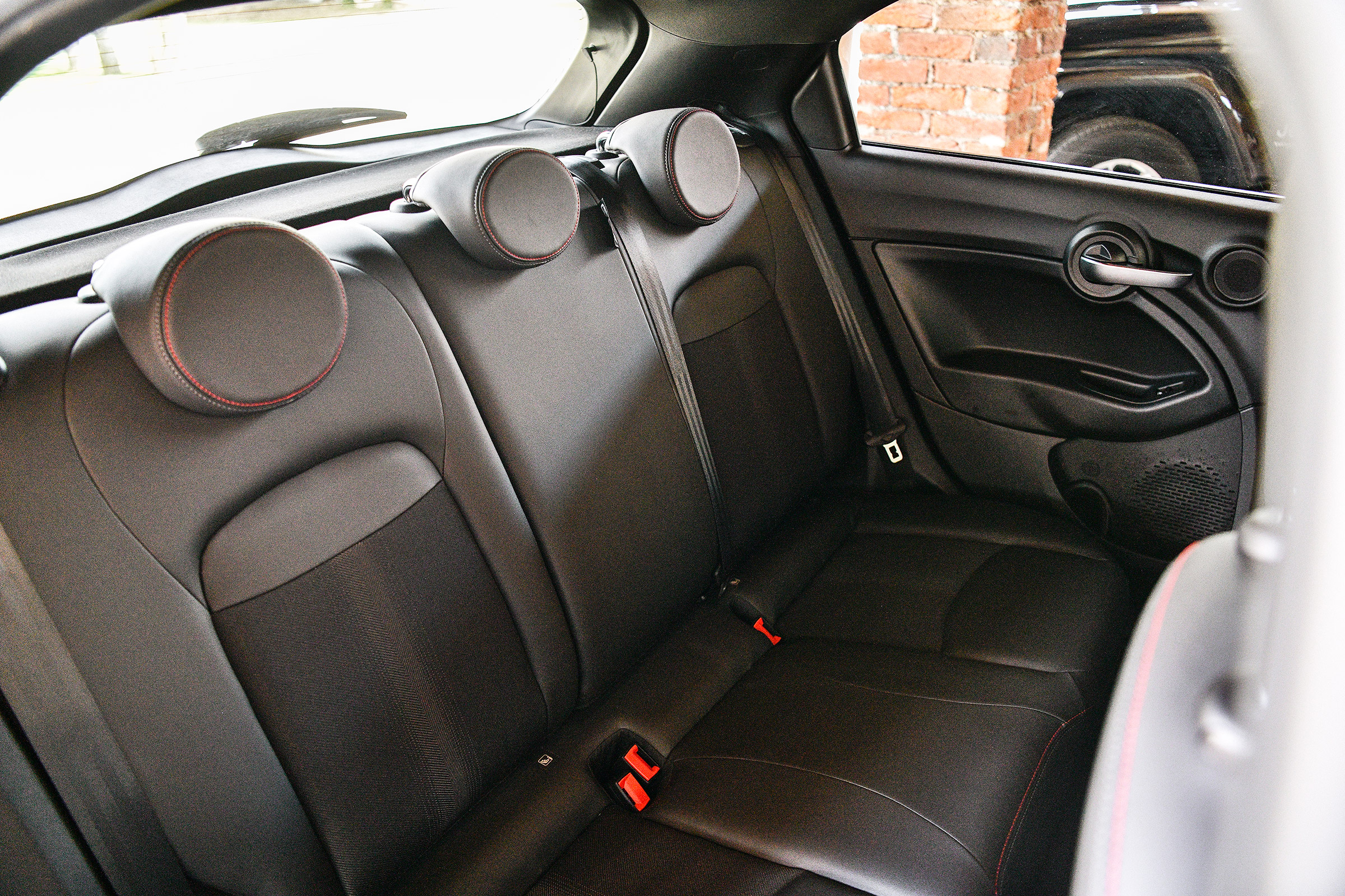 Fiat 500 X Sport - seats