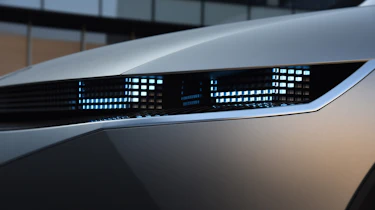Hyundai 45 Concept - front lights