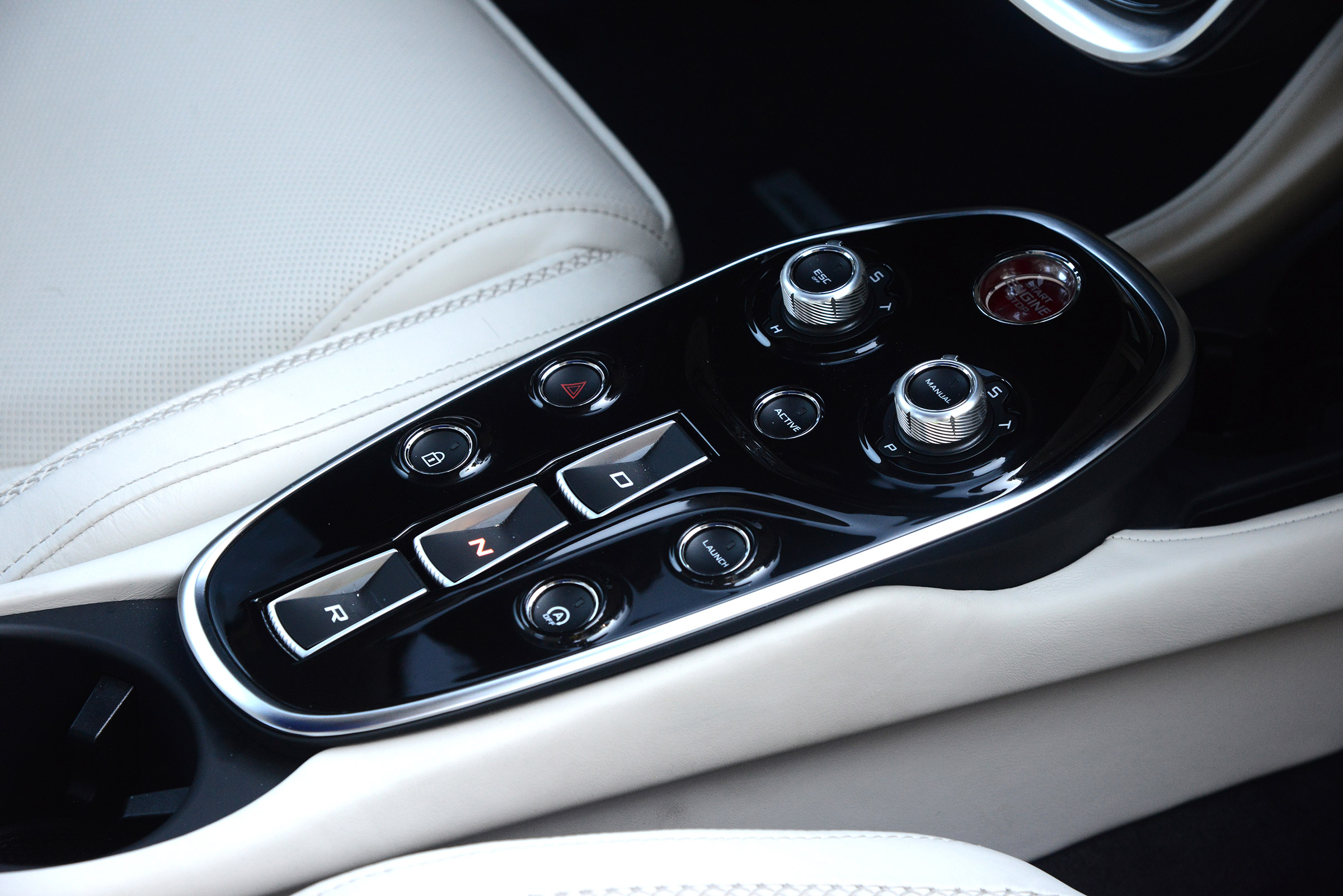 McLaren GT - centre console