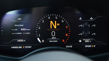 McLaren GT - dials