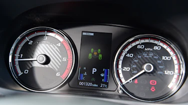 Mitsubishi L200 - dials