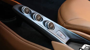 Ferrari F8 Tributo - centre console