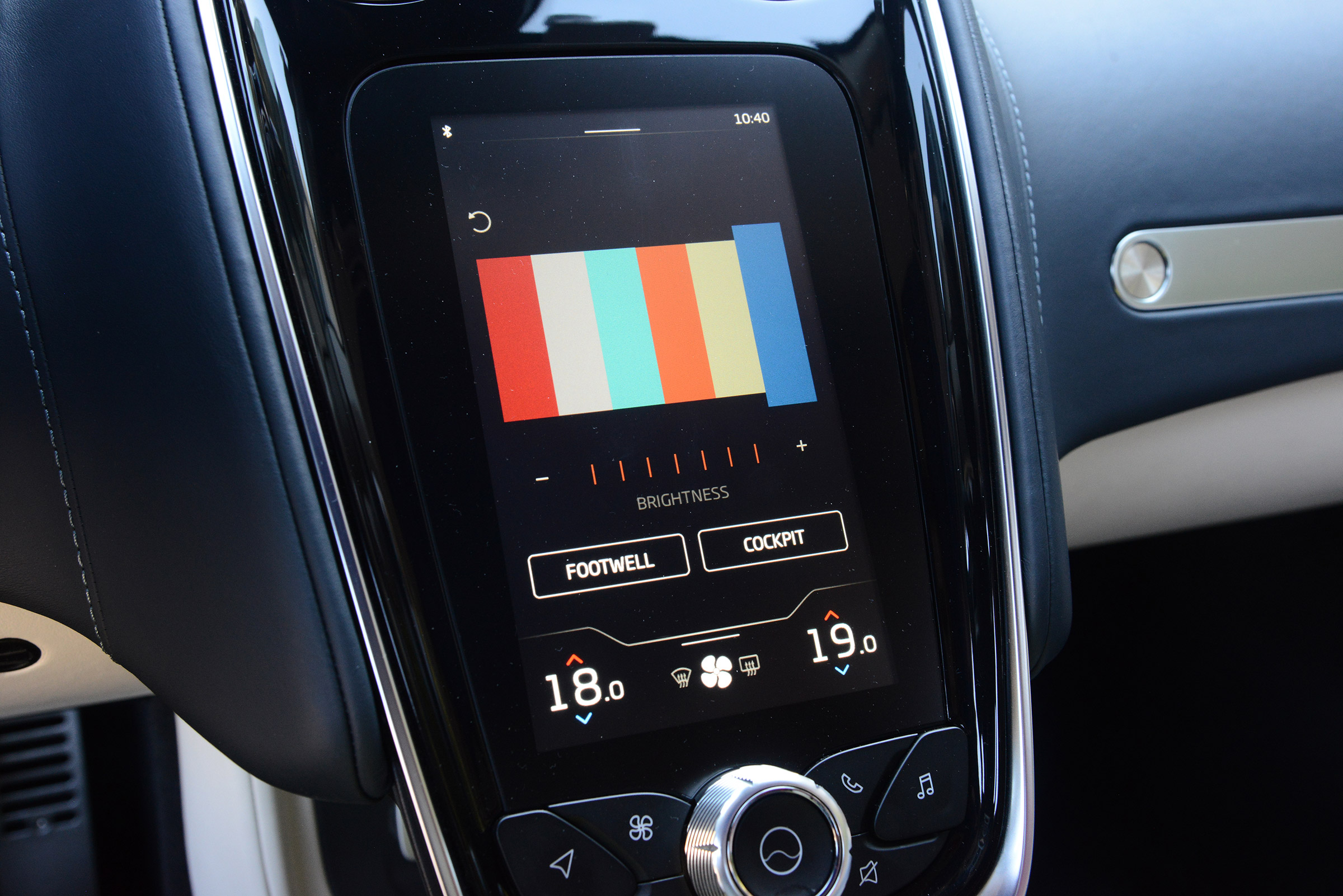 McLaren GT - infotainment