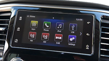 Mitsubishi L200 - infotainment