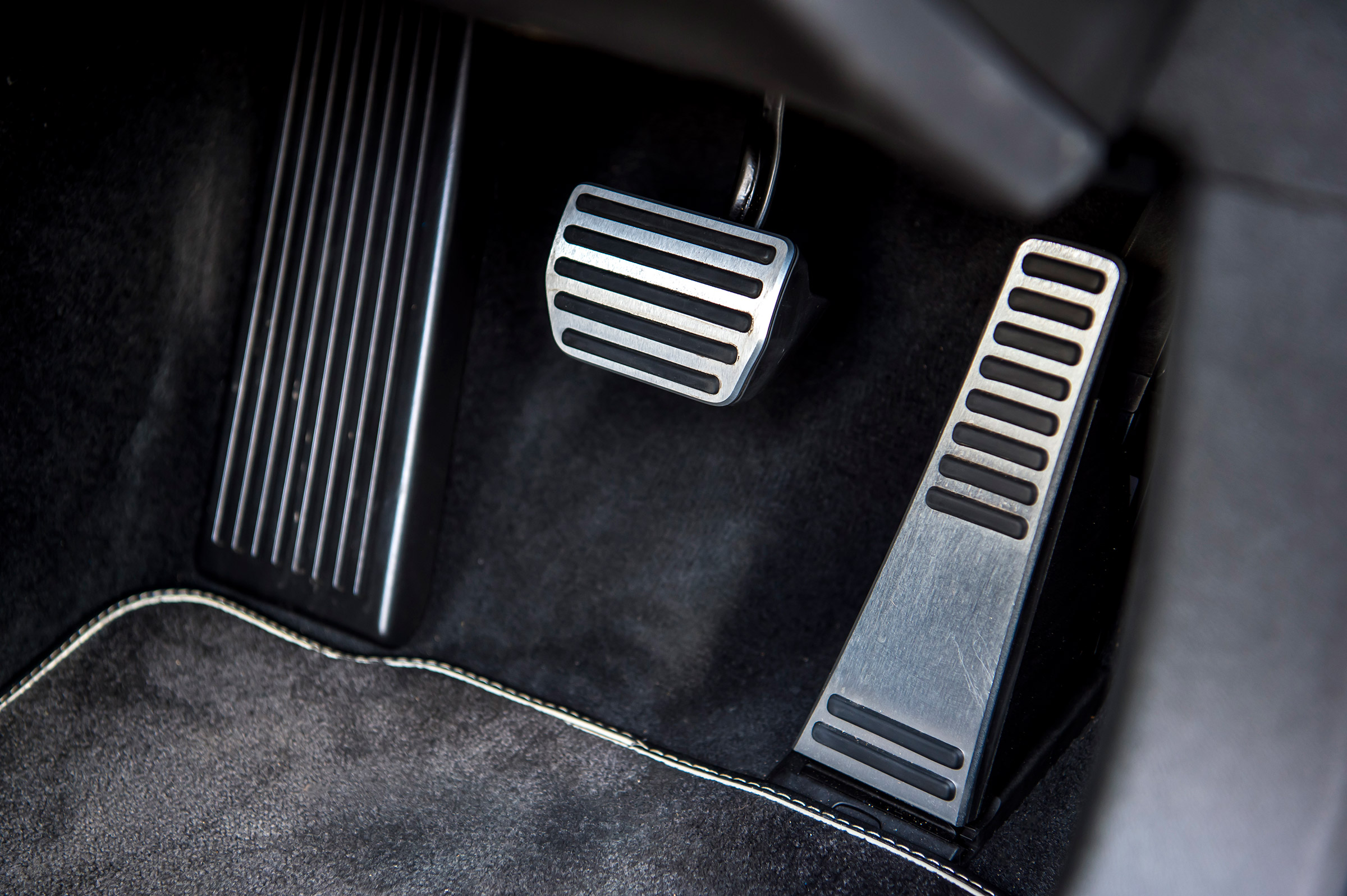 Volvo V60 T8 Twin Engine - pedals