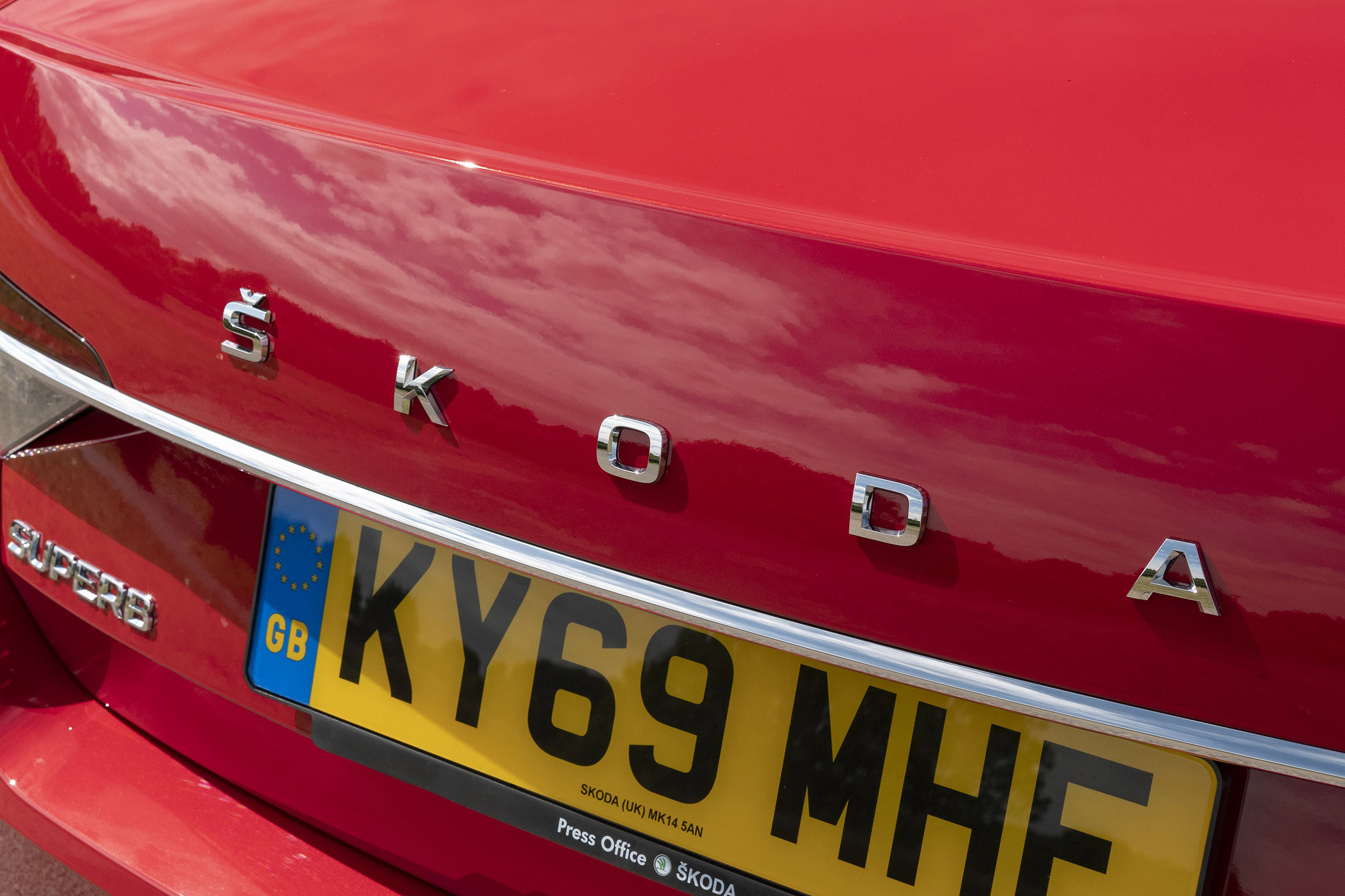 Skoda Superb - Skoda badge