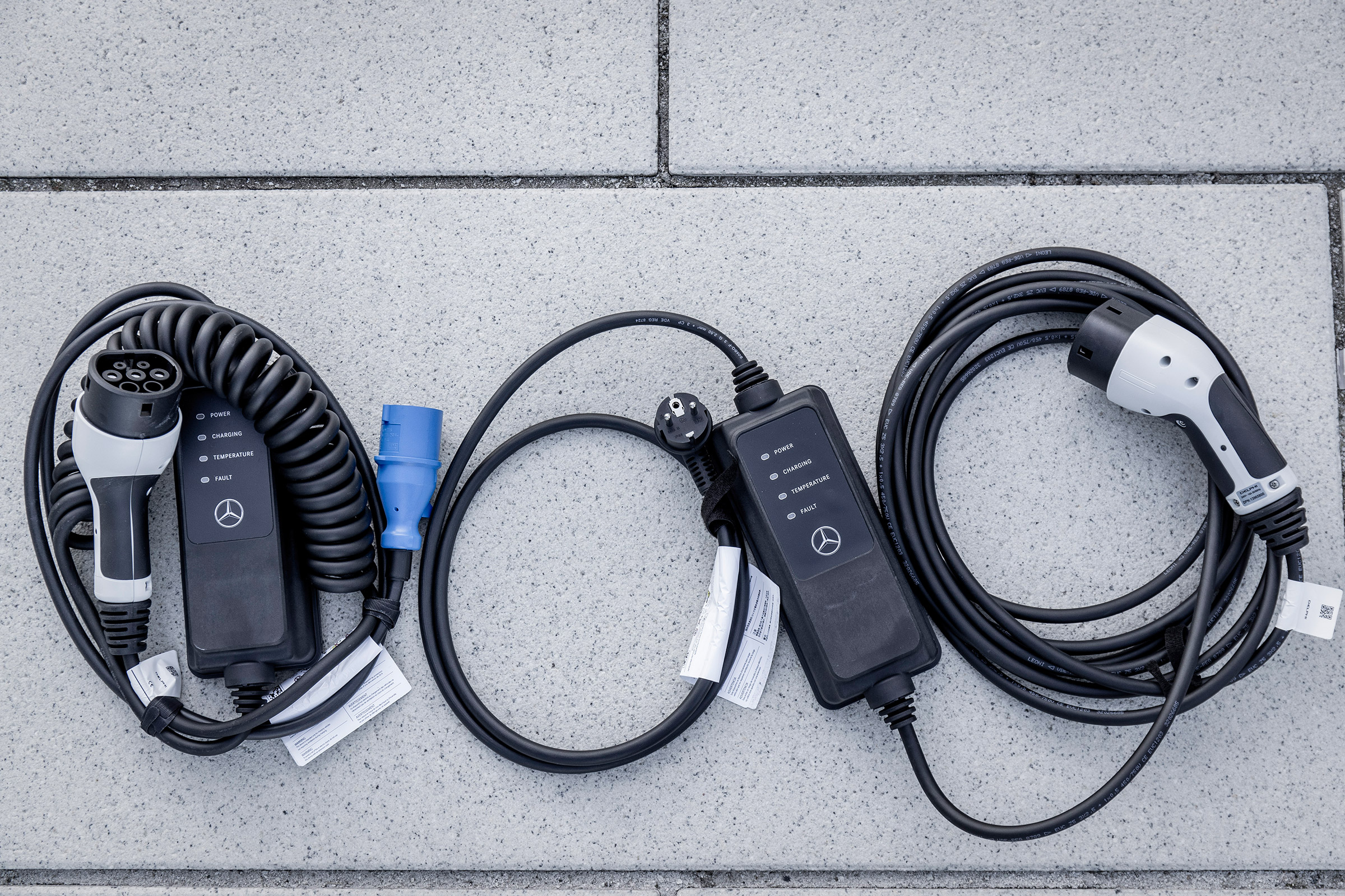 Mercedes A 250 e - charging cables