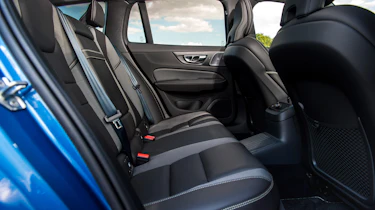 Volvo V60 T8 Twin Engine - rear seats
