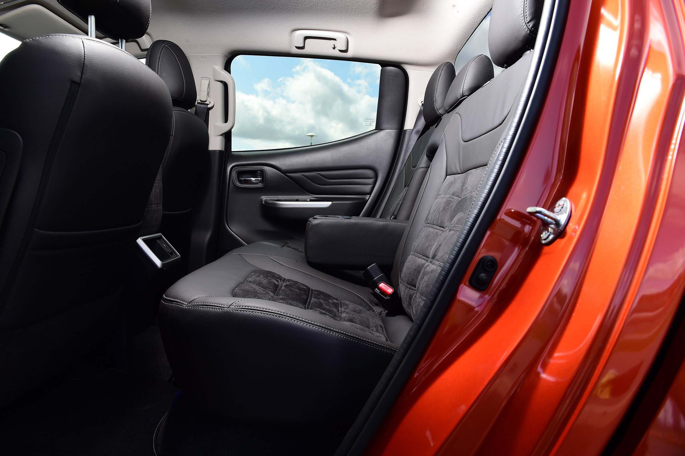 Mitsubishi L200 - rear seats