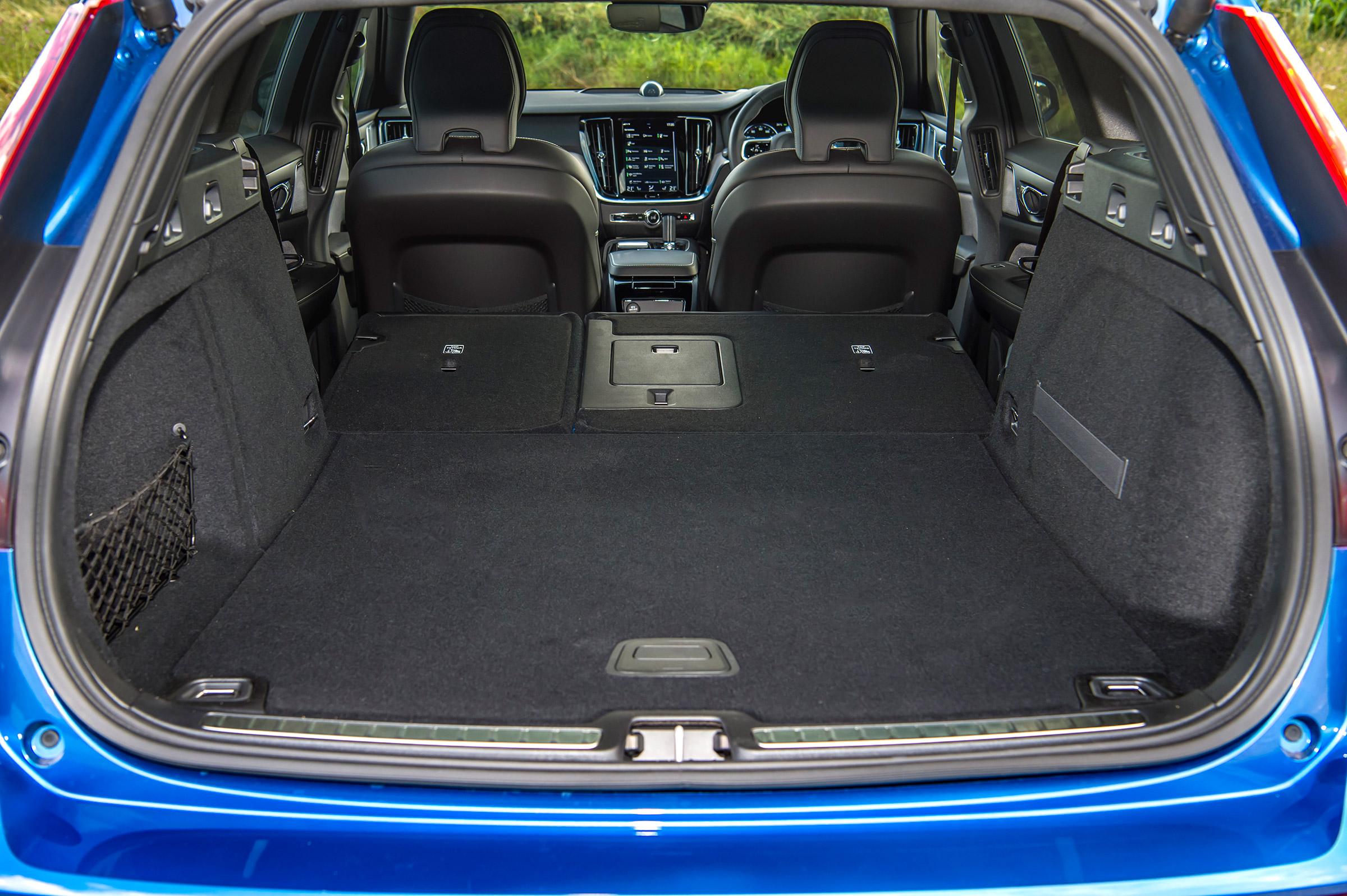 Volvo V60 T8 Twin Engine - boot seats down