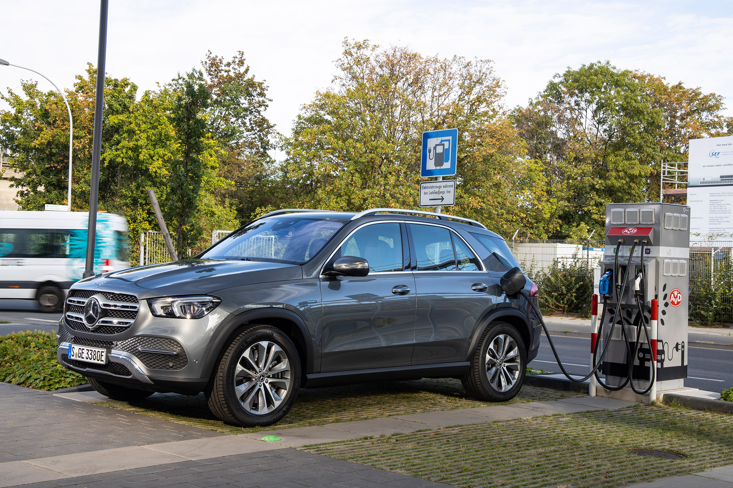 Mercedes GLE 350 de - charging