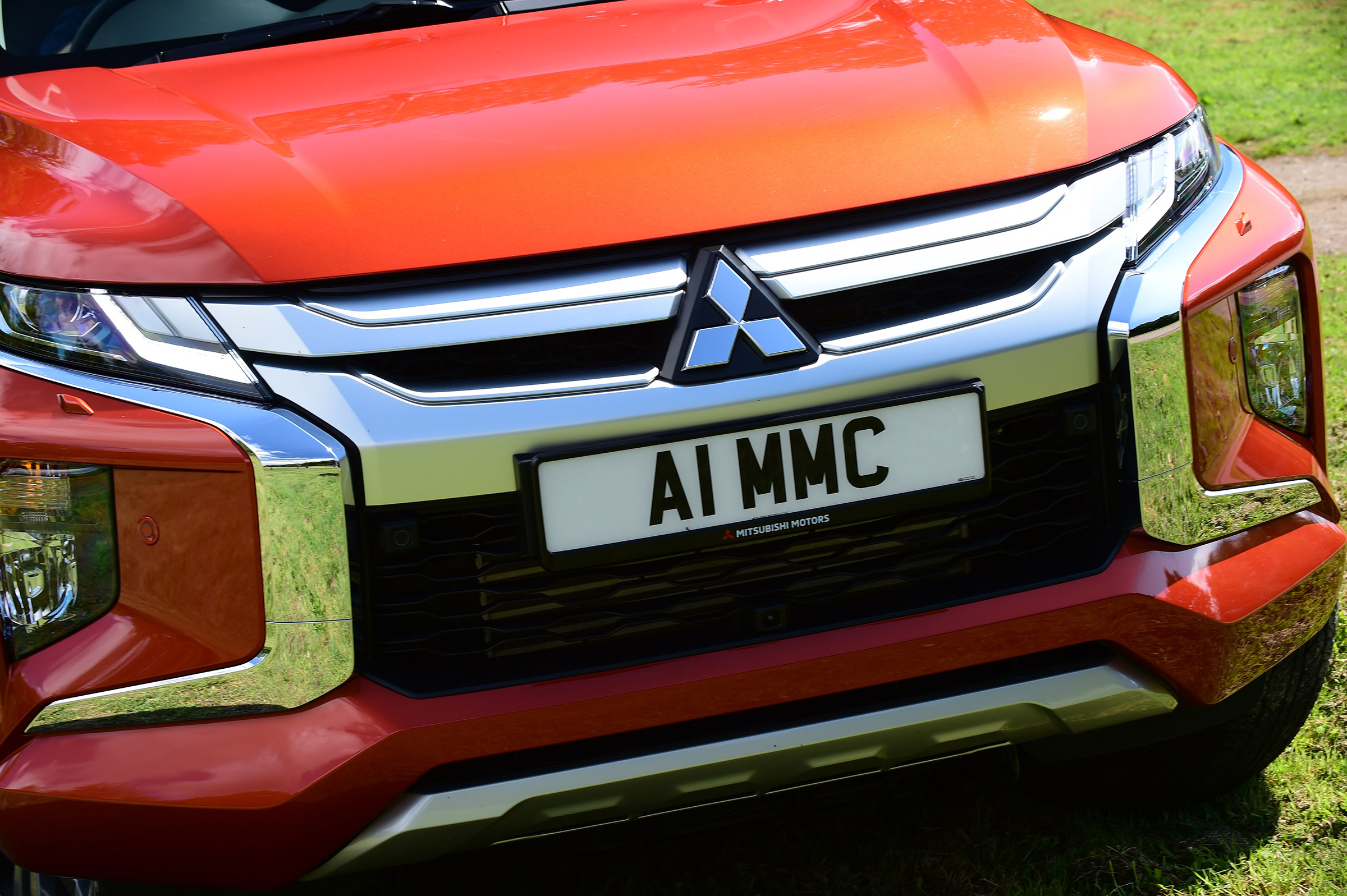 Mitsubishi L200 - grille