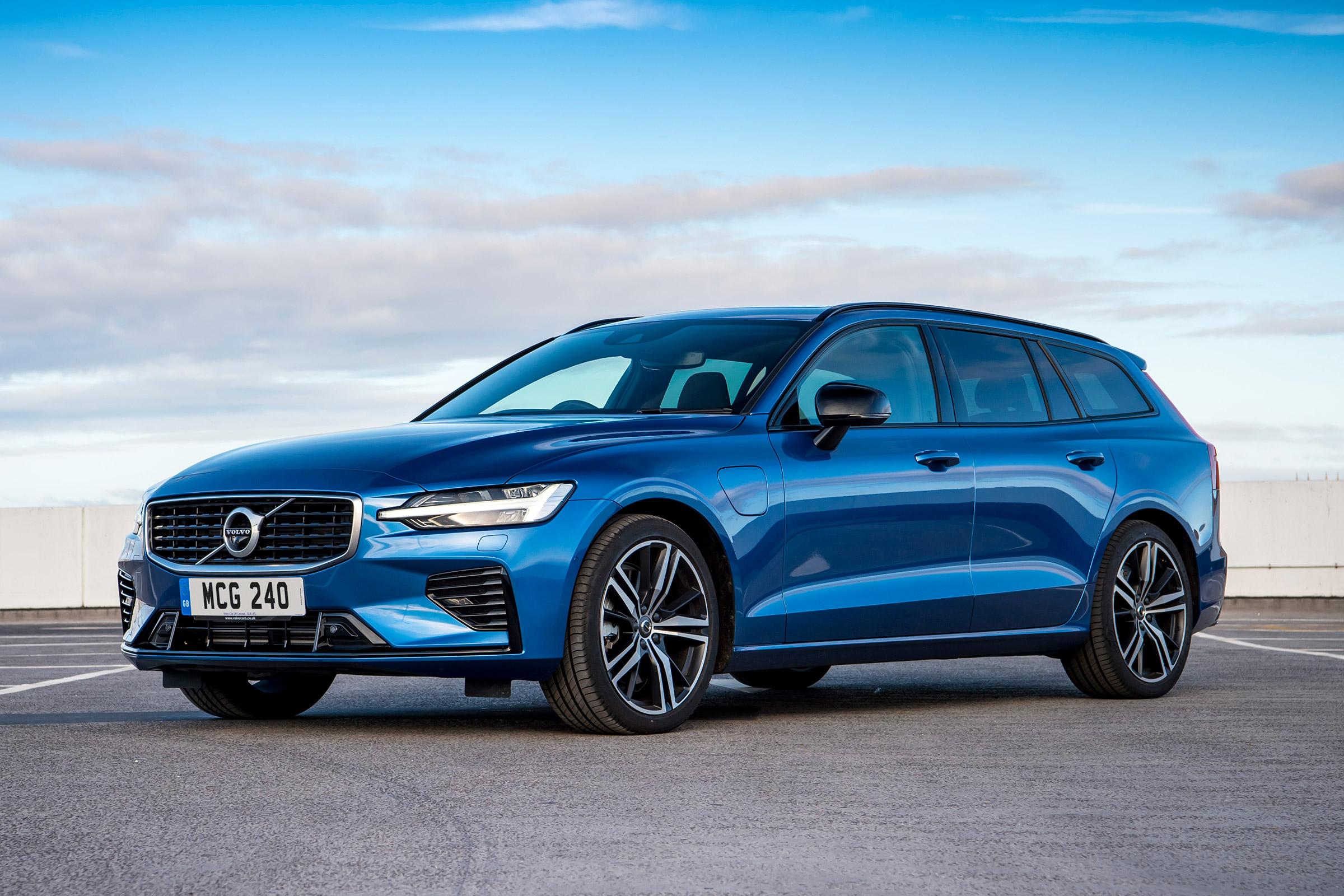 Volvo V60 T8 Twin Engine - front static