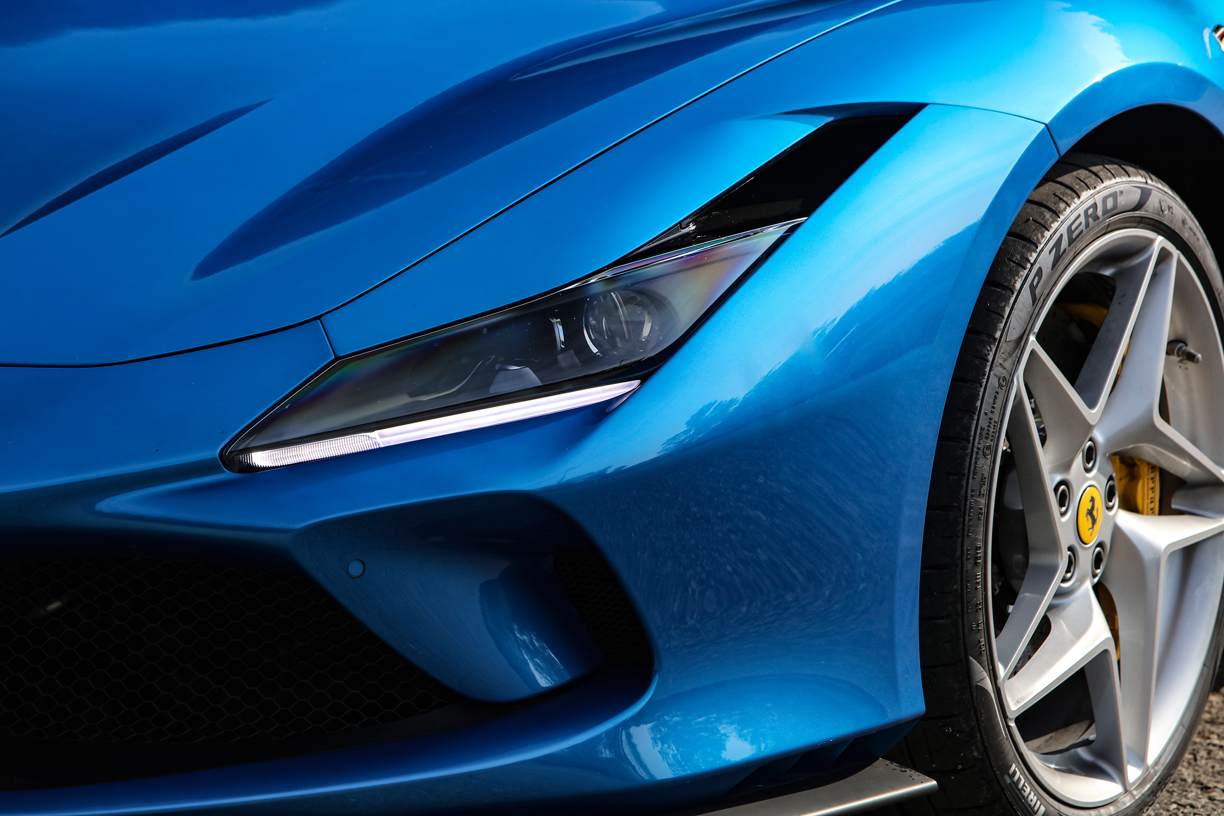 Ferrari F8 Tributo - front light