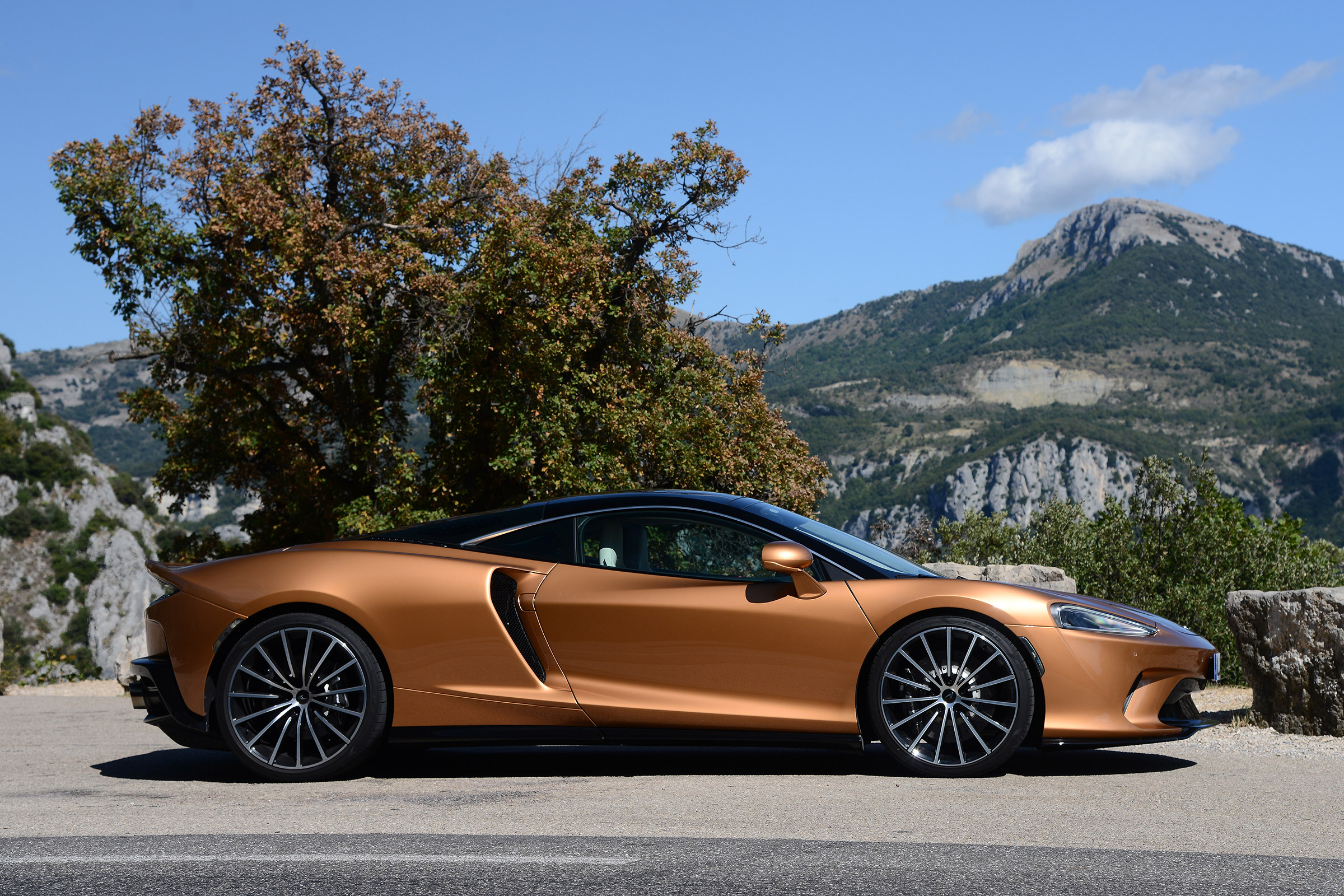 McLaren GT - side static