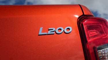 Mitsubishi L200 - L200 badge