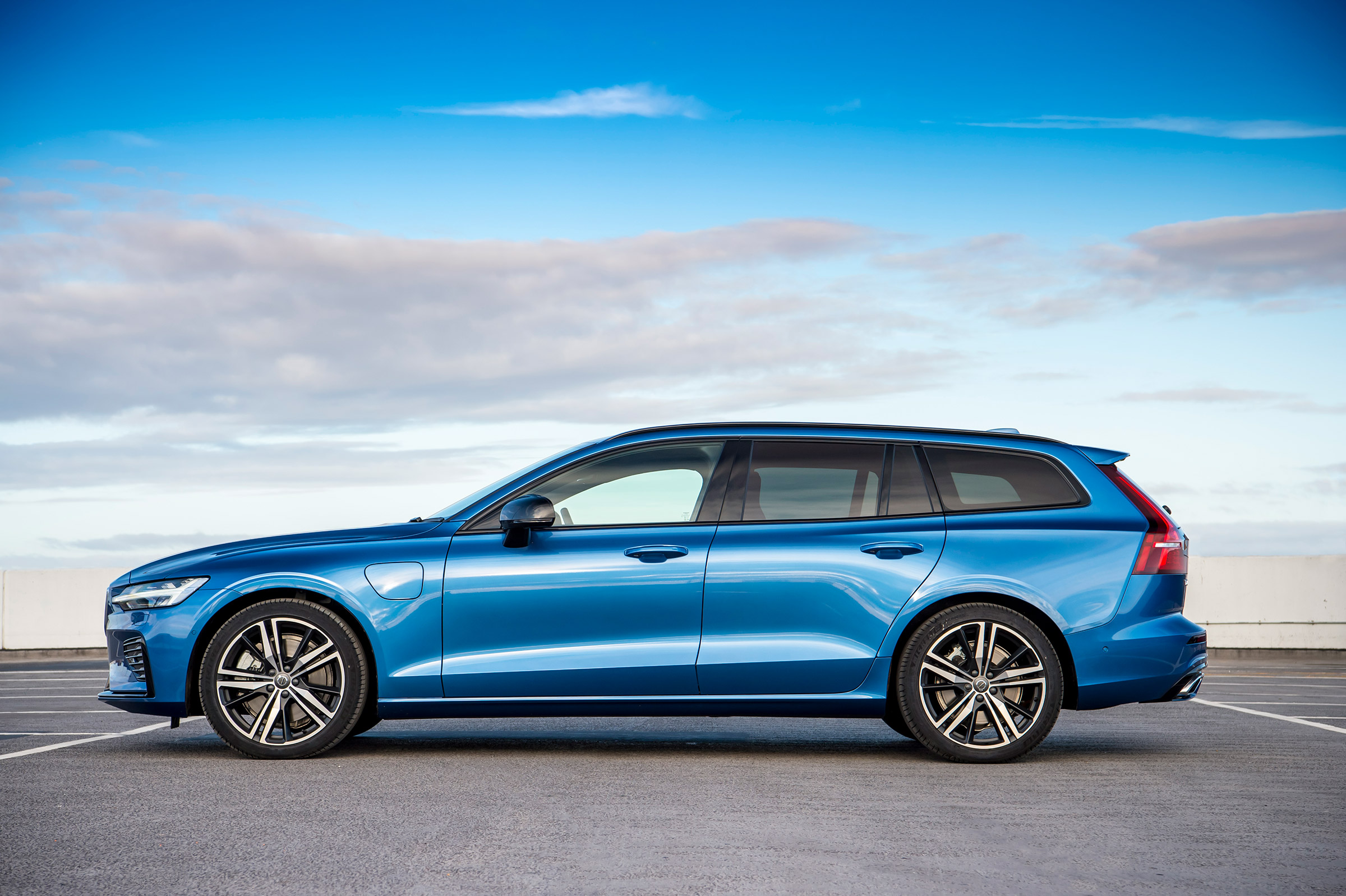 Volvo V60 T8 Twin Engine - side static