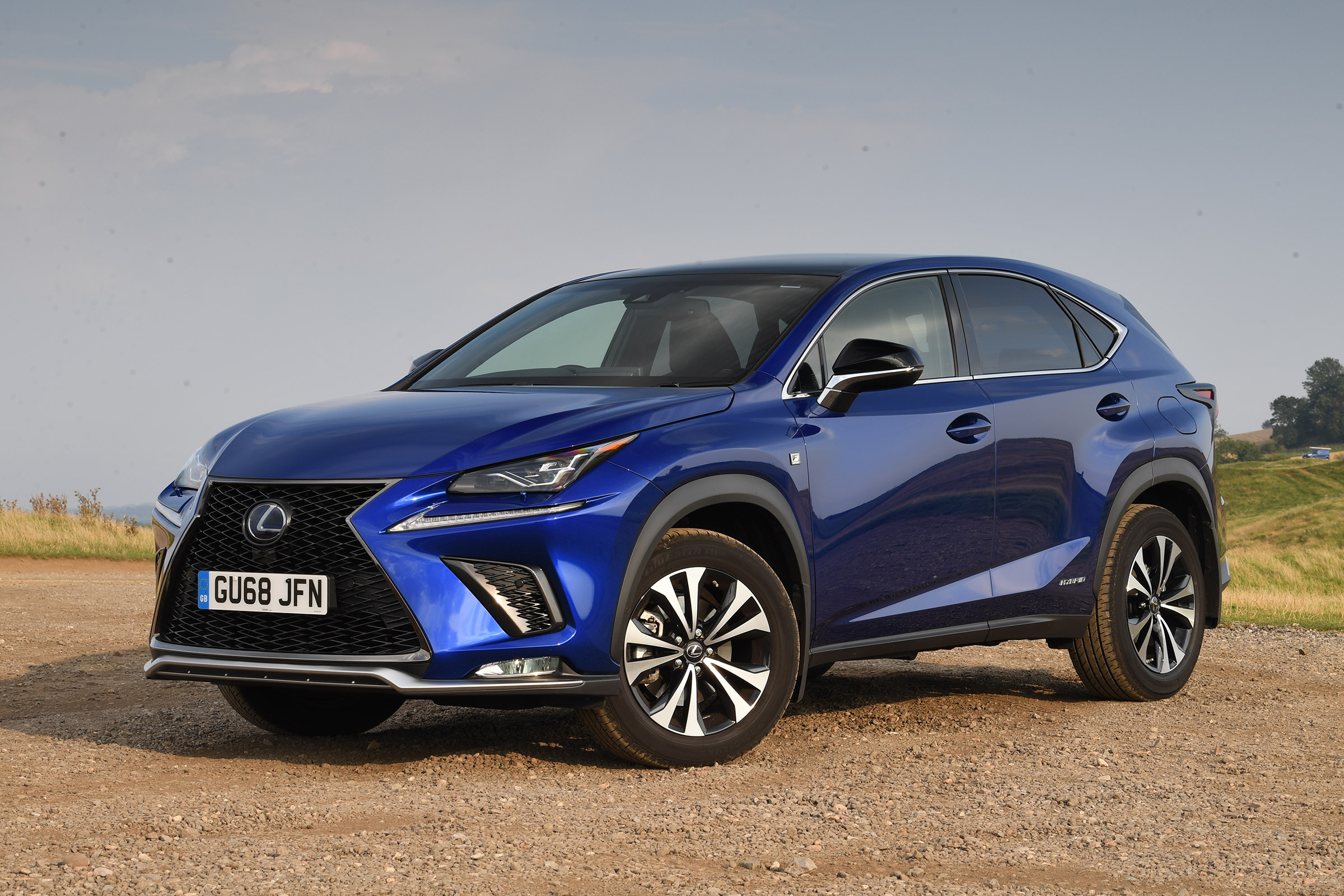 Lexus NX - front static