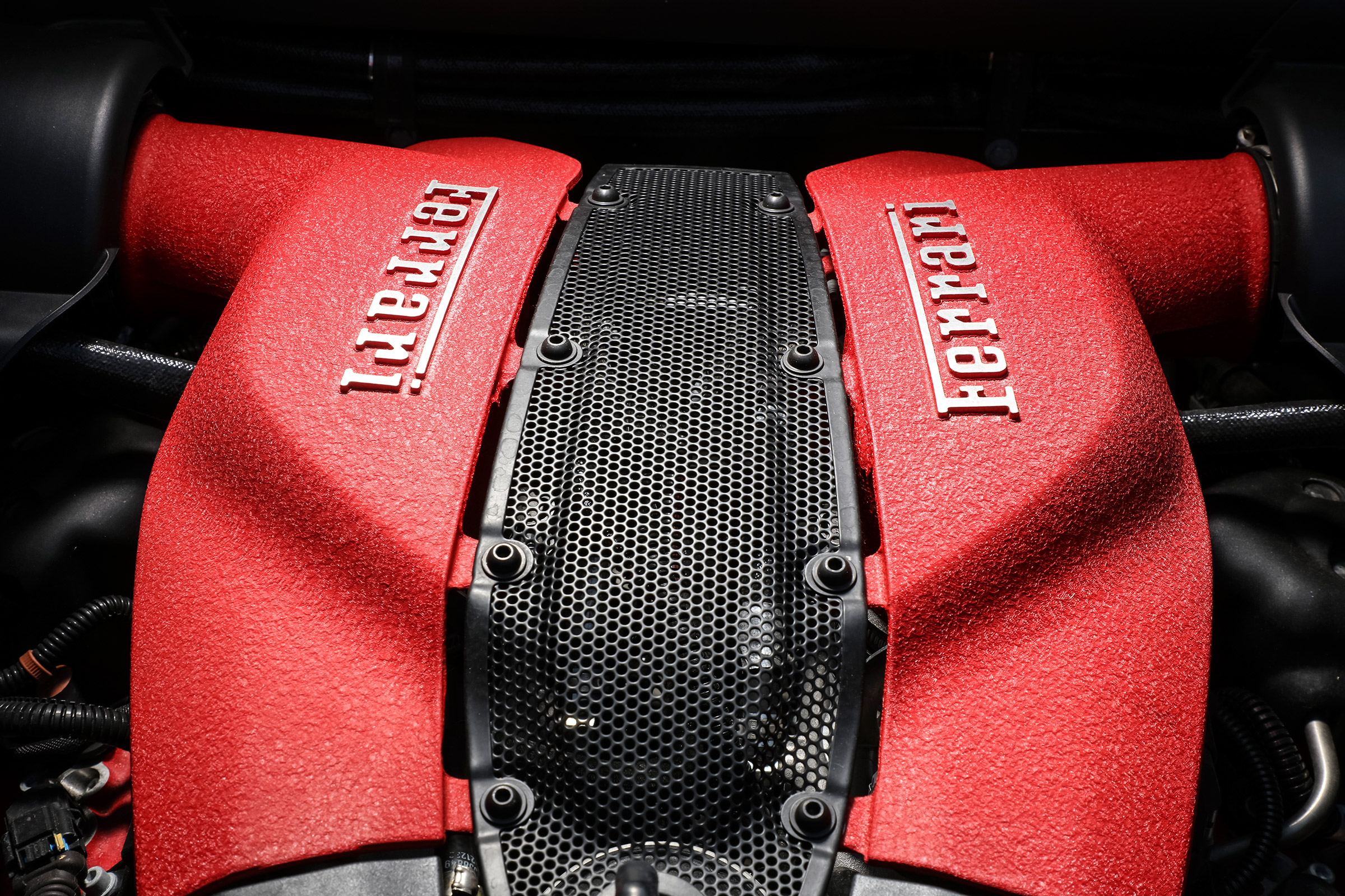 Ferrari F8 Tributo - engine detail