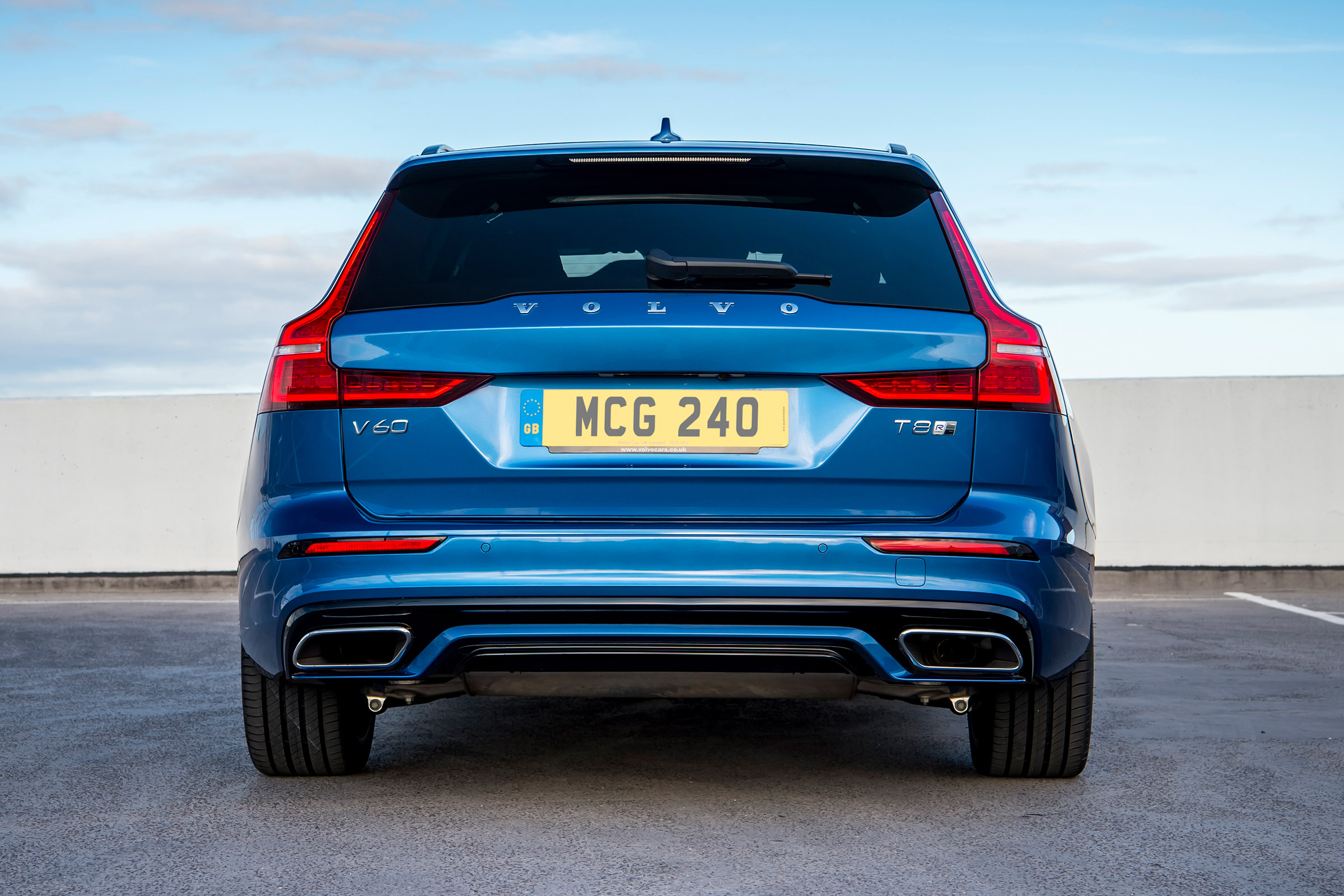 Volvo V60 T8 Twin Engine - full rear 