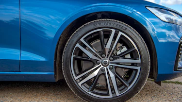 Volvo V60 T8 Twin Engine - wheel