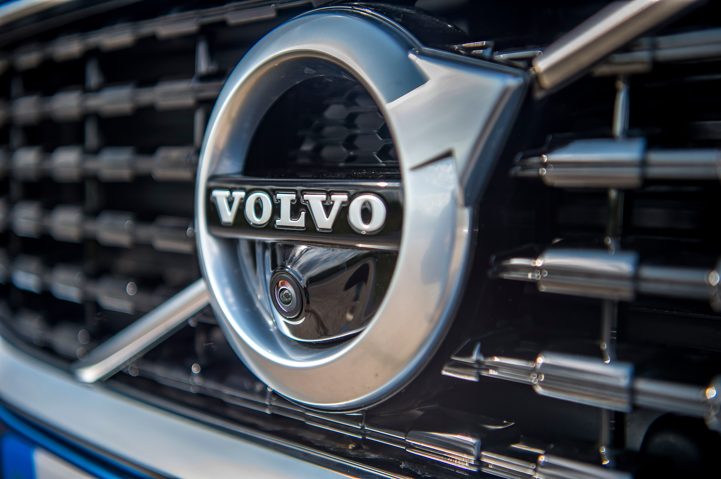 Volvo V60 T8 Twin Engine - Volvo badge