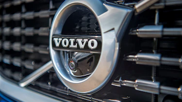 Volvo V60 T8 Twin Engine - Volvo badge
