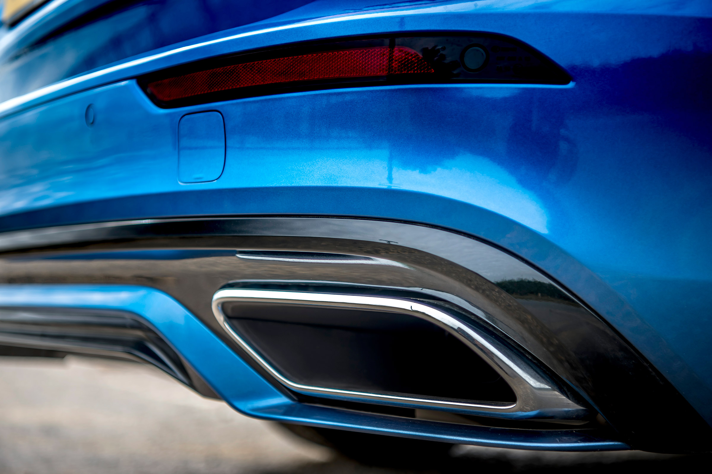 Volvo V60 T8 Twin Engine - exhaust