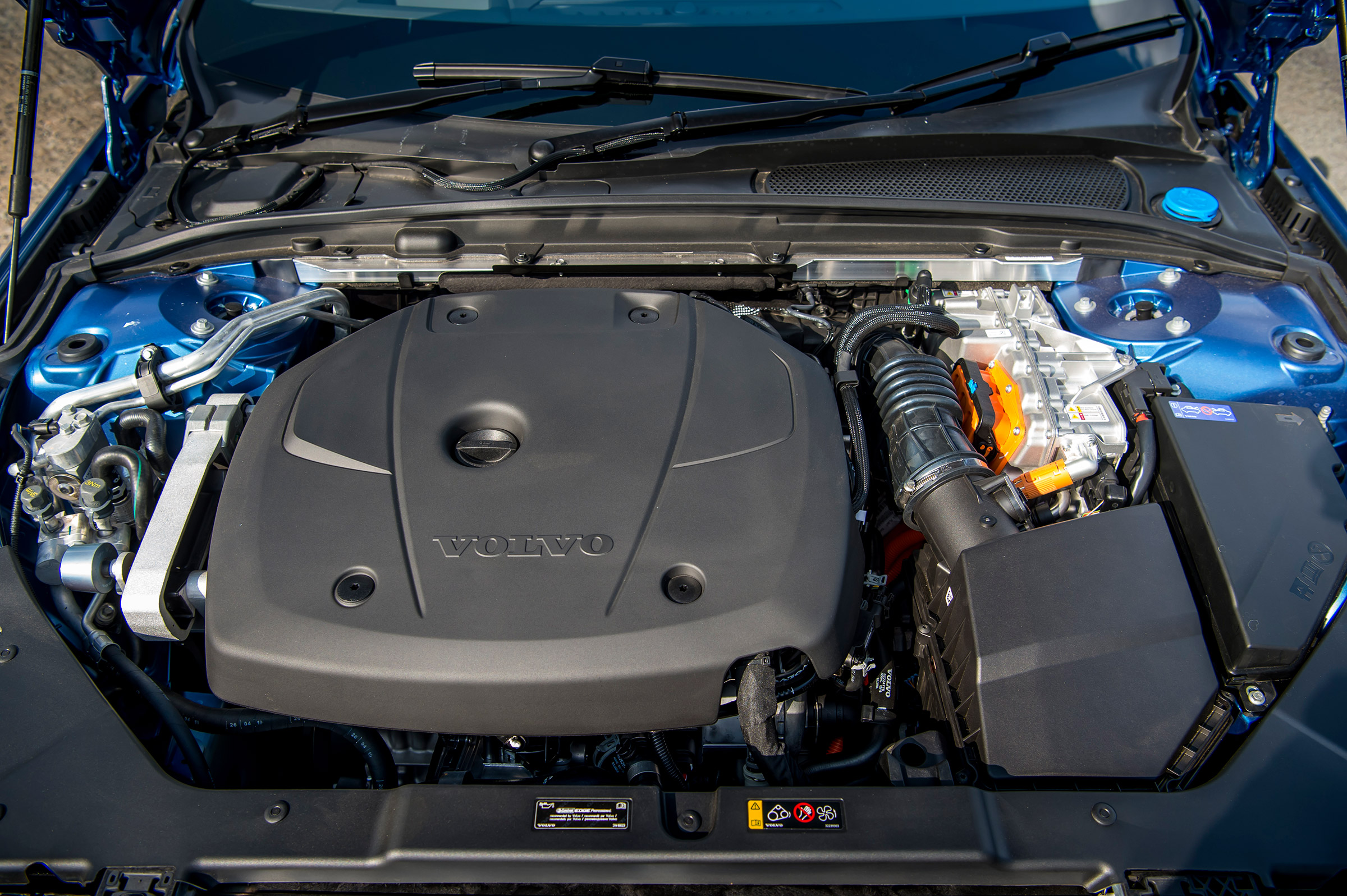 Volvo V60 T8 Twin Engine - engine