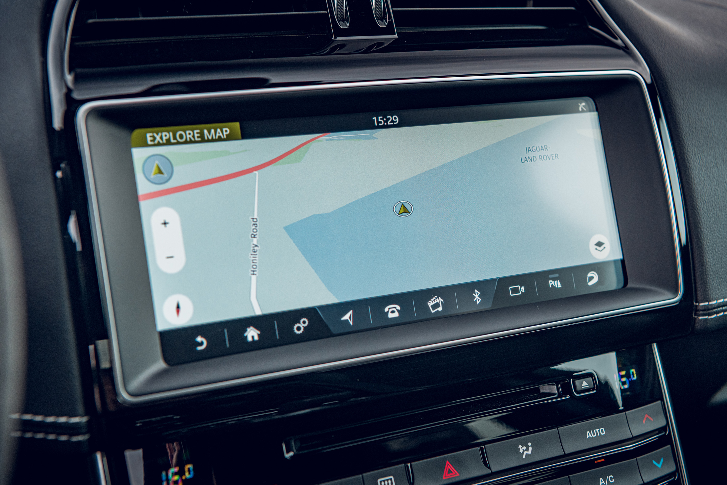 Jaguar XE Project 8 - screen