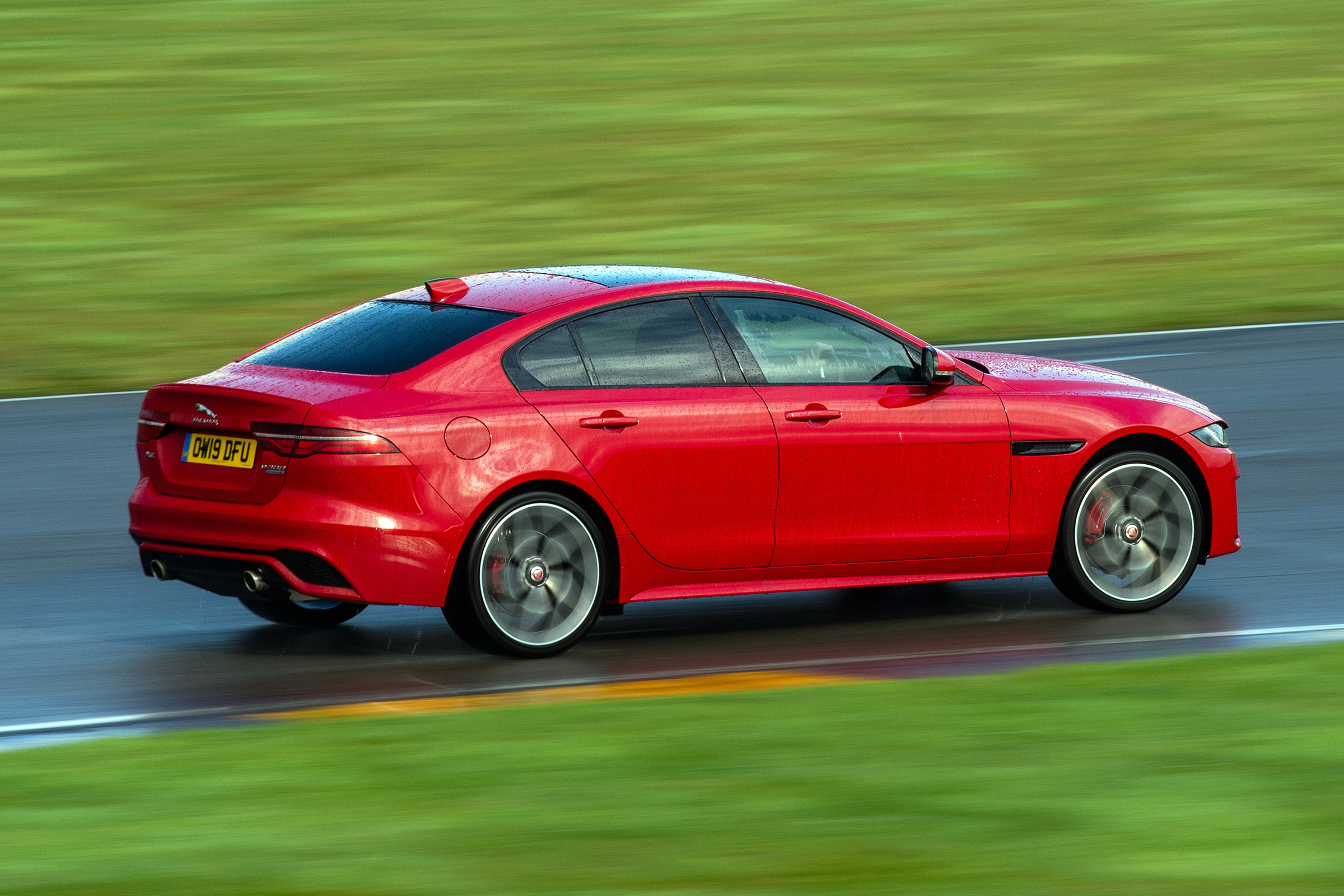 Jaguar XE P300 Long termer - side