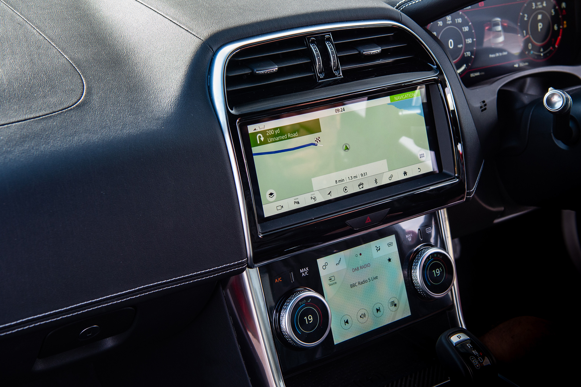Jaguar XE P300 Long termer - interior