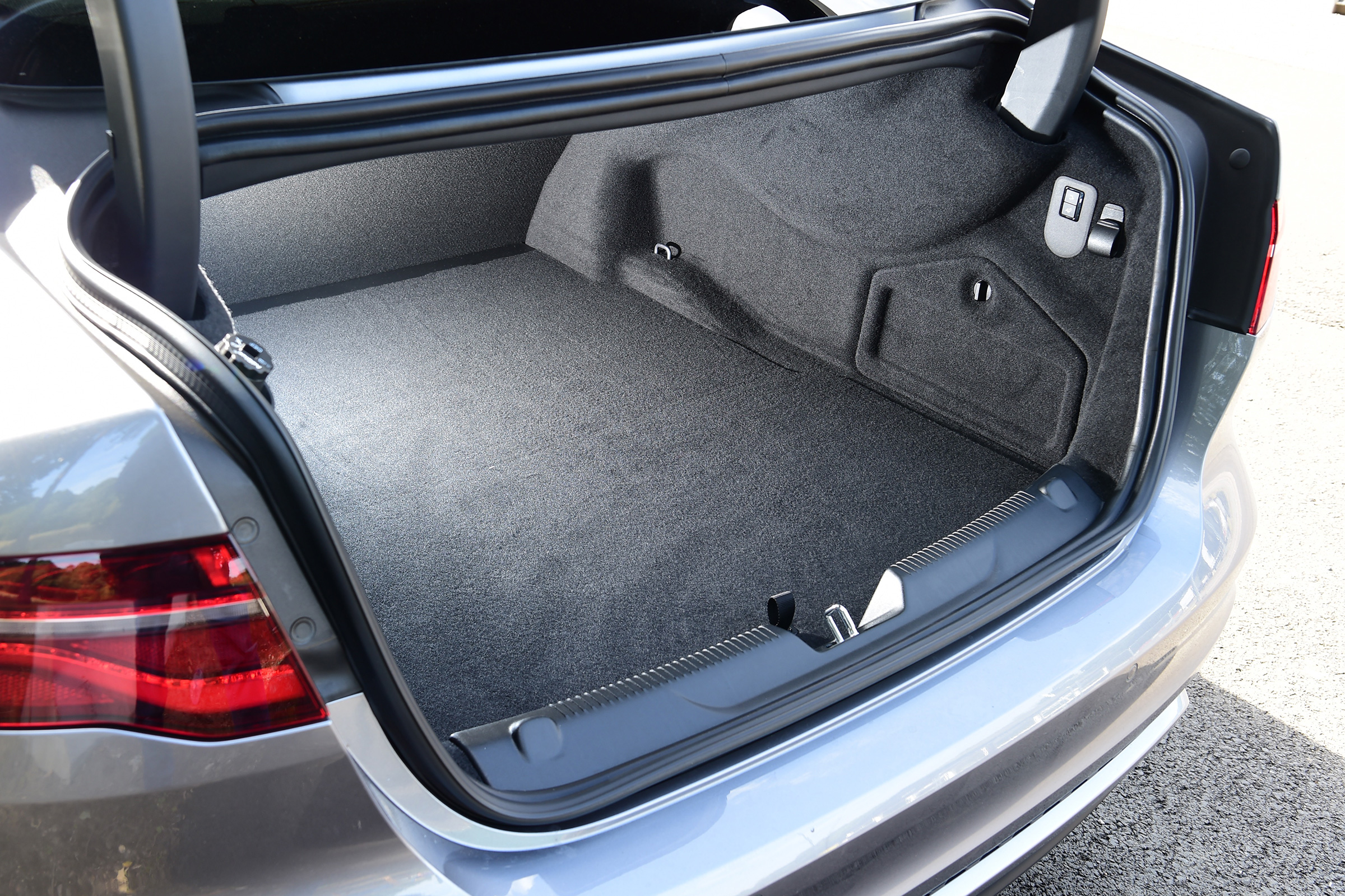 Jaguar XE - boot