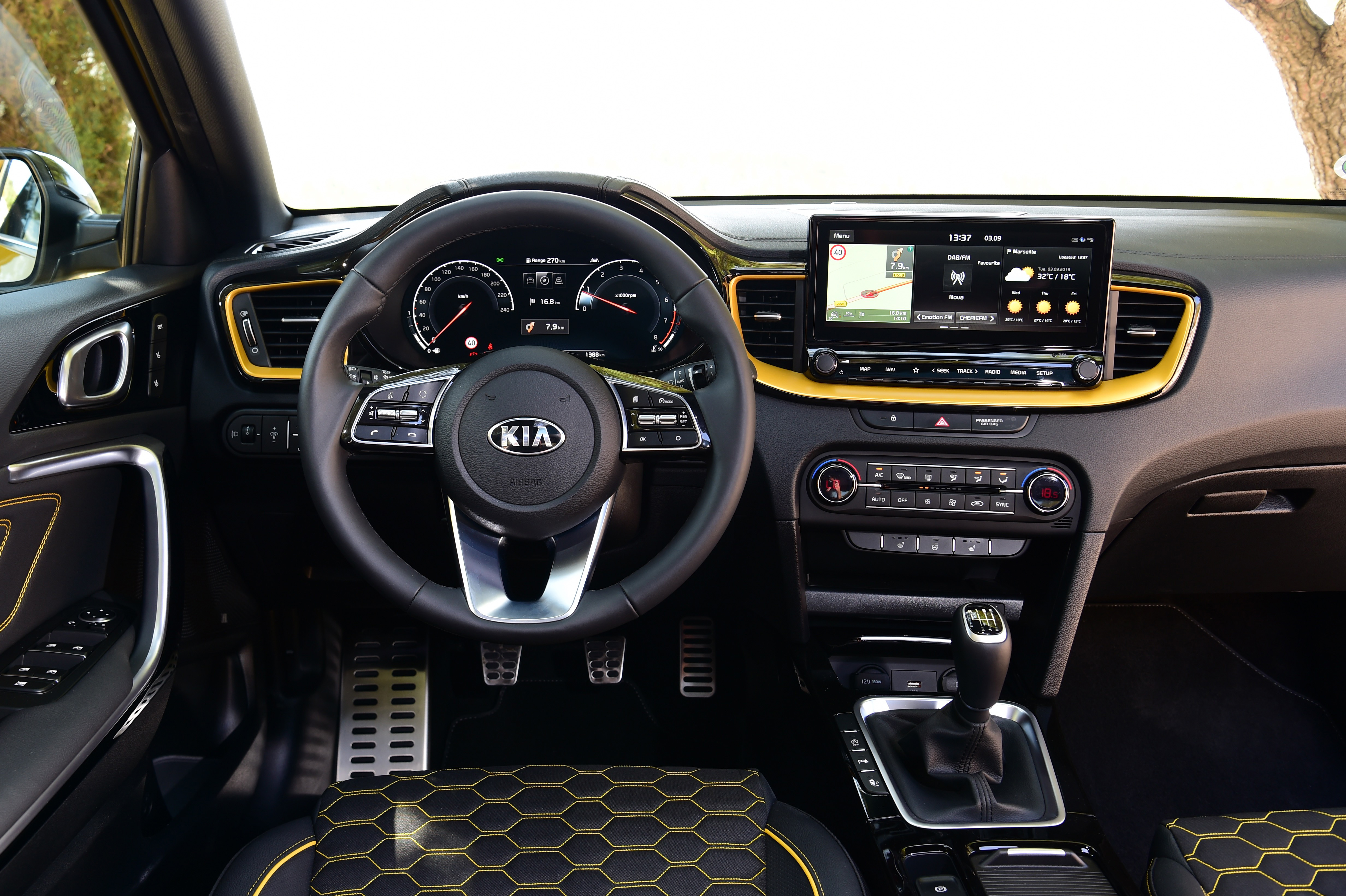 Kia XCeed - interior