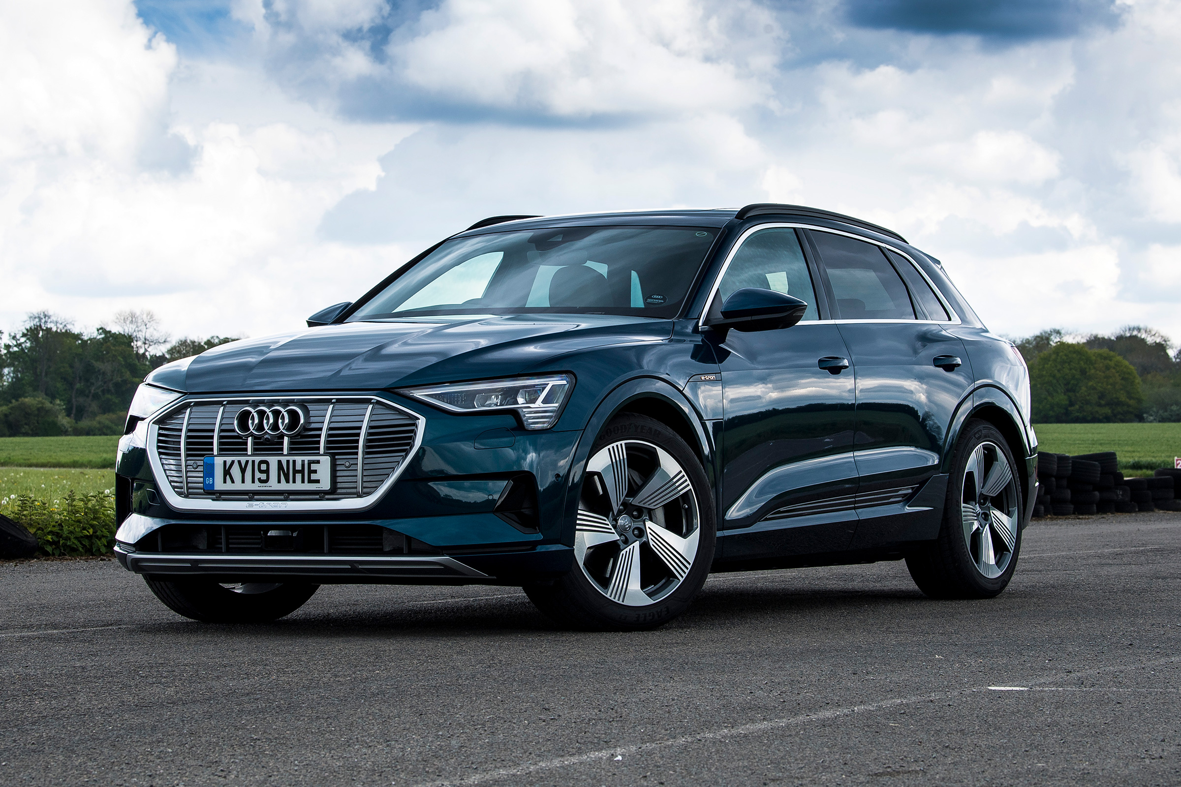Audi e-tron - front static