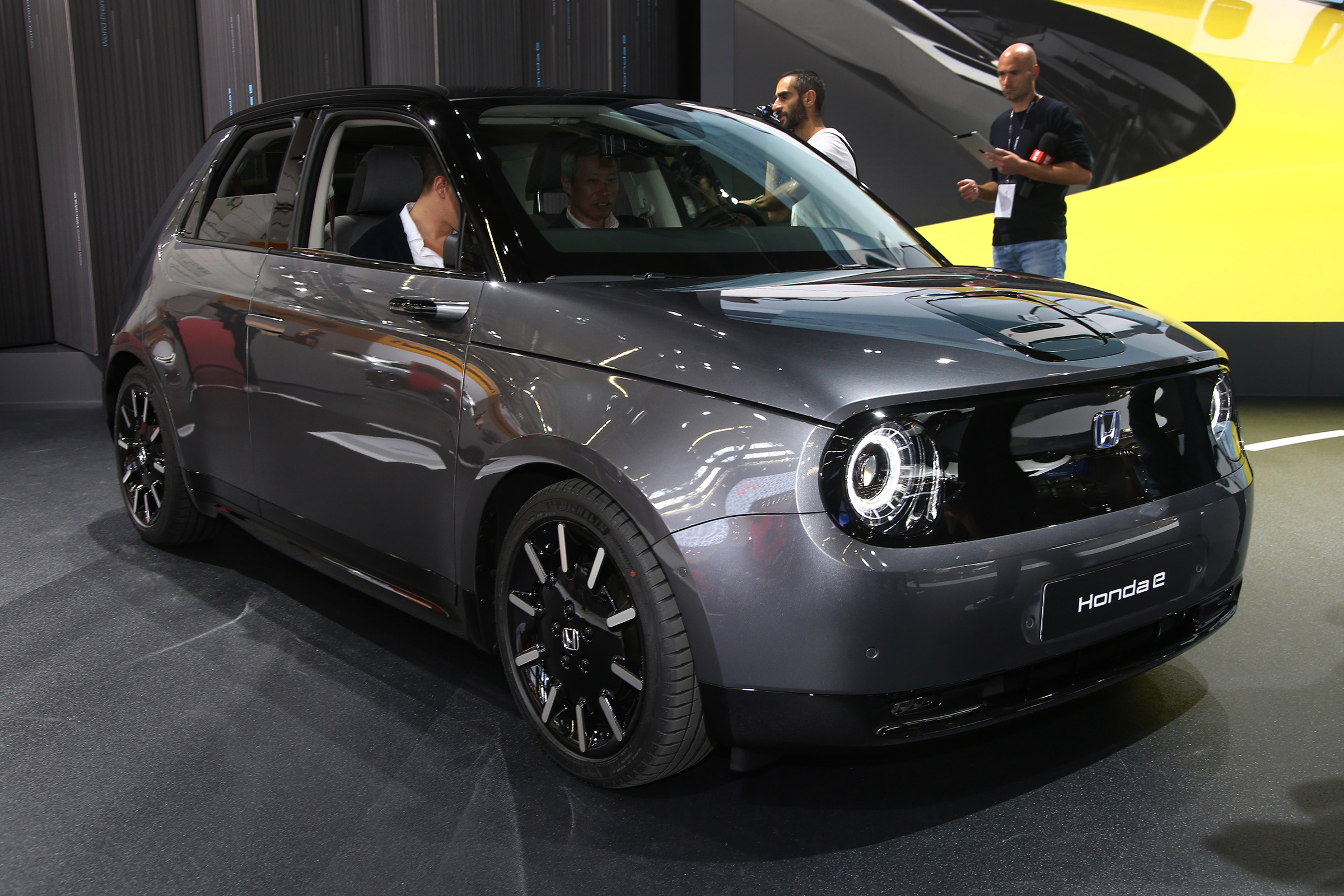 Honda e - front