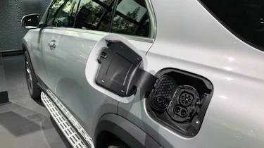 Mercedes GLE 350 de - Frankfurt charging point